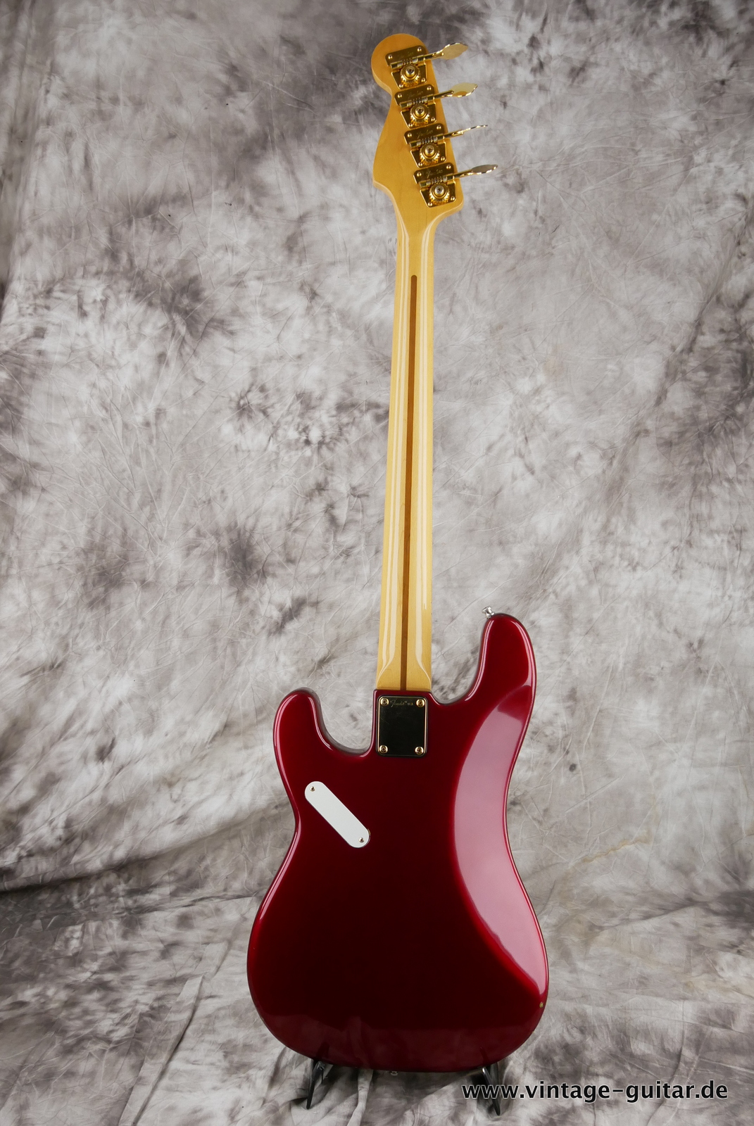 Fender_Precision_Special_USA_candy_apple_red_1982-002.JPG