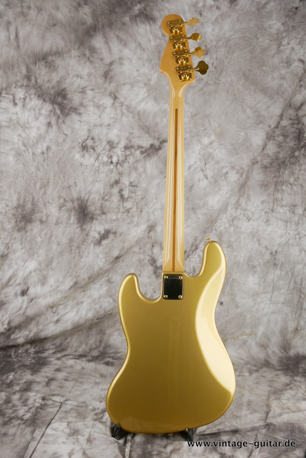 Fender_Jazz_Bass_collectors_series_USA_gold_metallic_1982-002.JPG
