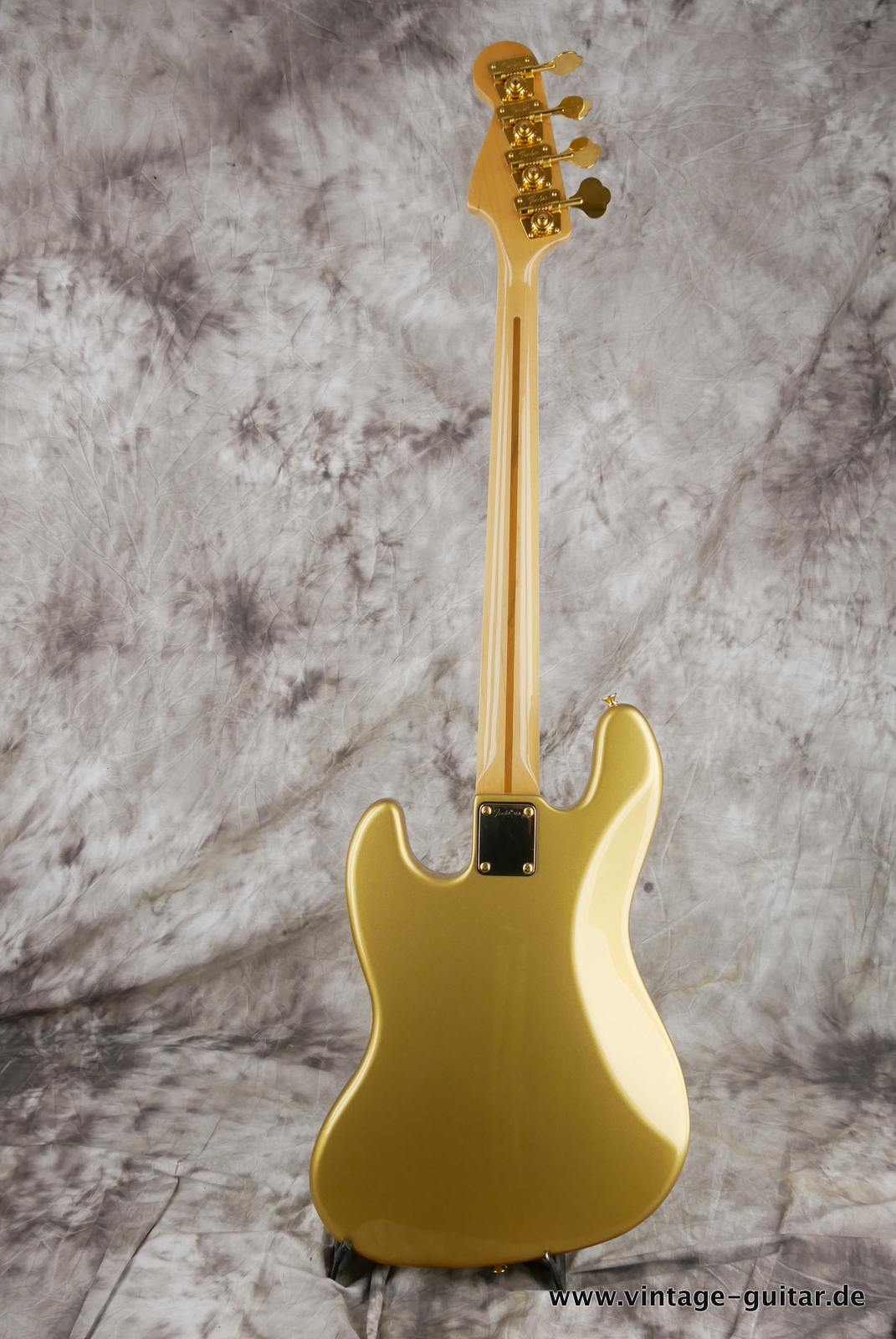 img/vintage/5138/Fender_Jazz_Bass_collectors_series_USA_gold_metallic_1982-002.JPG