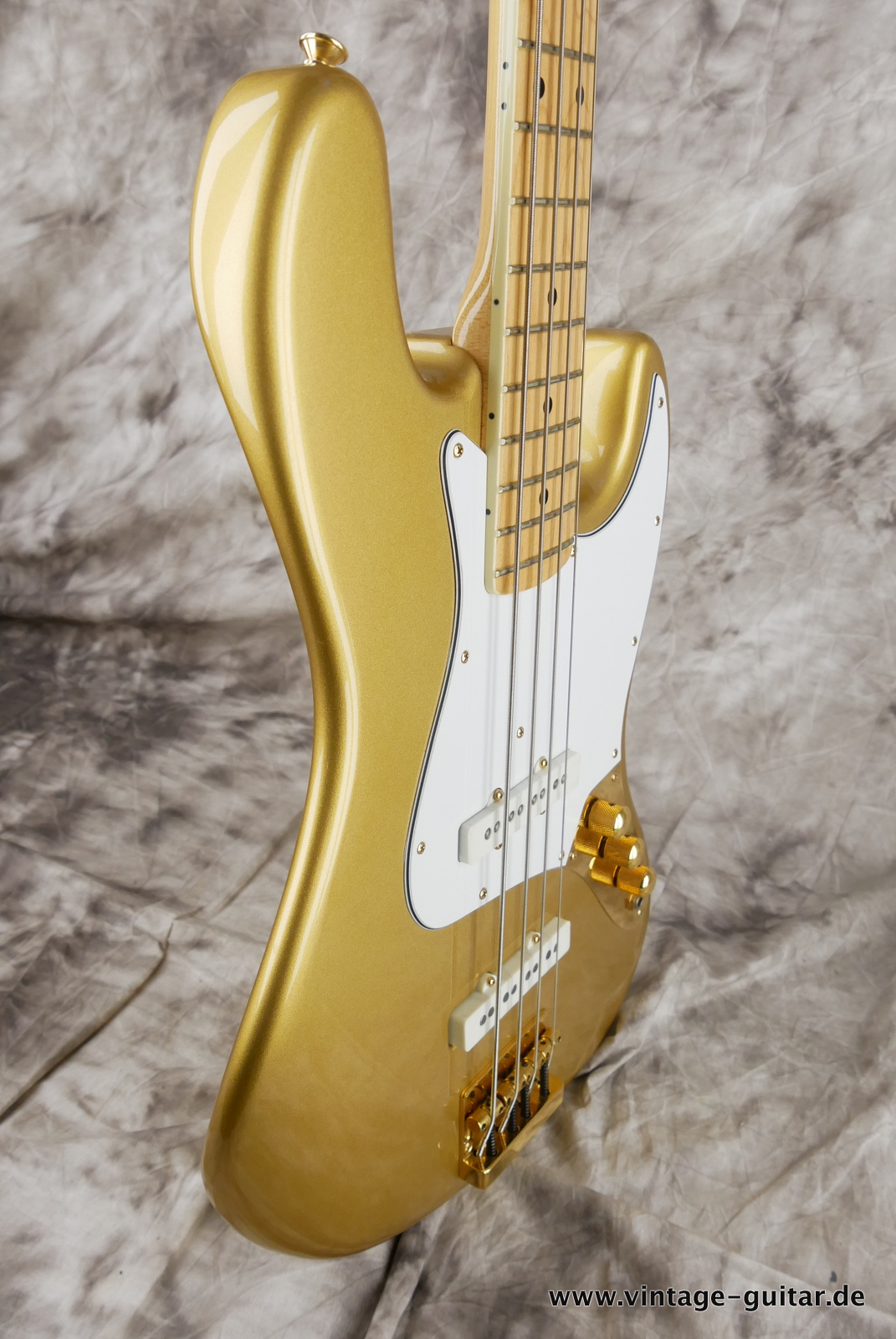 Fender_Jazz_Bass_collectors_series_USA_gold_metallic_1982-005.JPG
