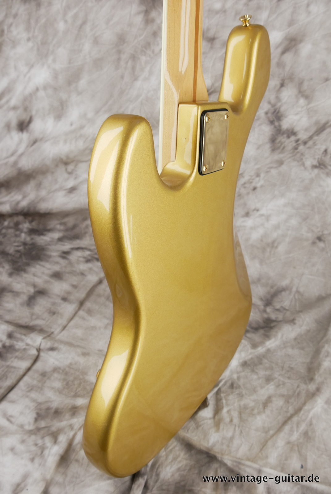 Fender_Jazz_Bass_collectors_series_USA_gold_metallic_1982-007.JPG