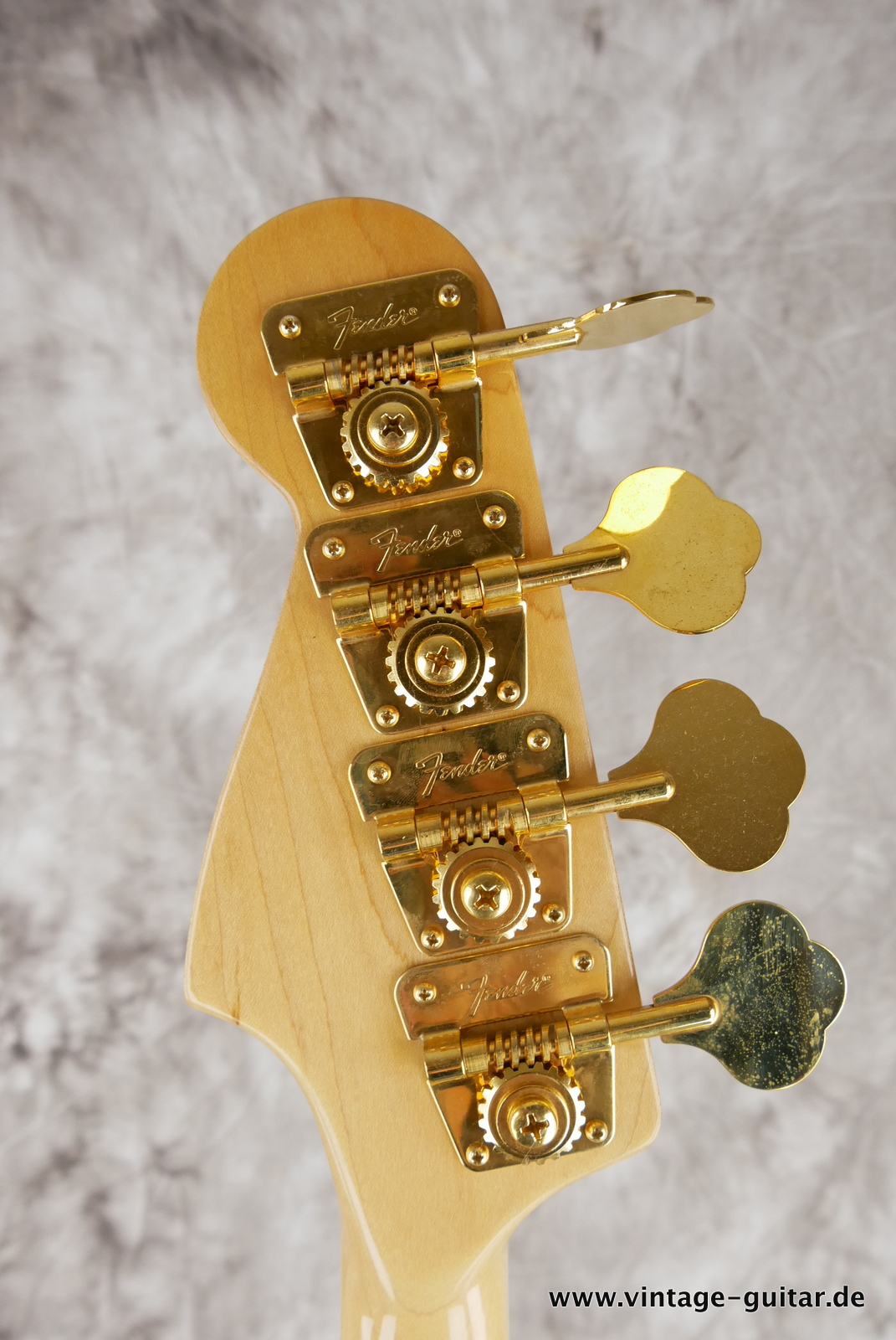 img/vintage/5138/Fender_Jazz_Bass_collectors_series_USA_gold_metallic_1982-010.JPG