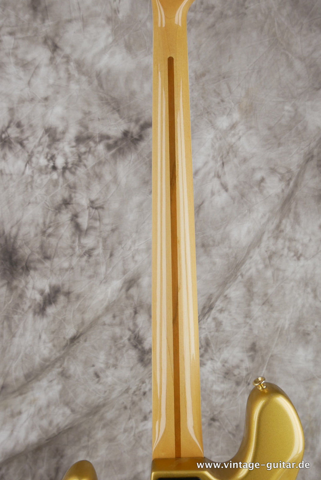 img/vintage/5138/Fender_Jazz_Bass_collectors_series_USA_gold_metallic_1982-012.JPG