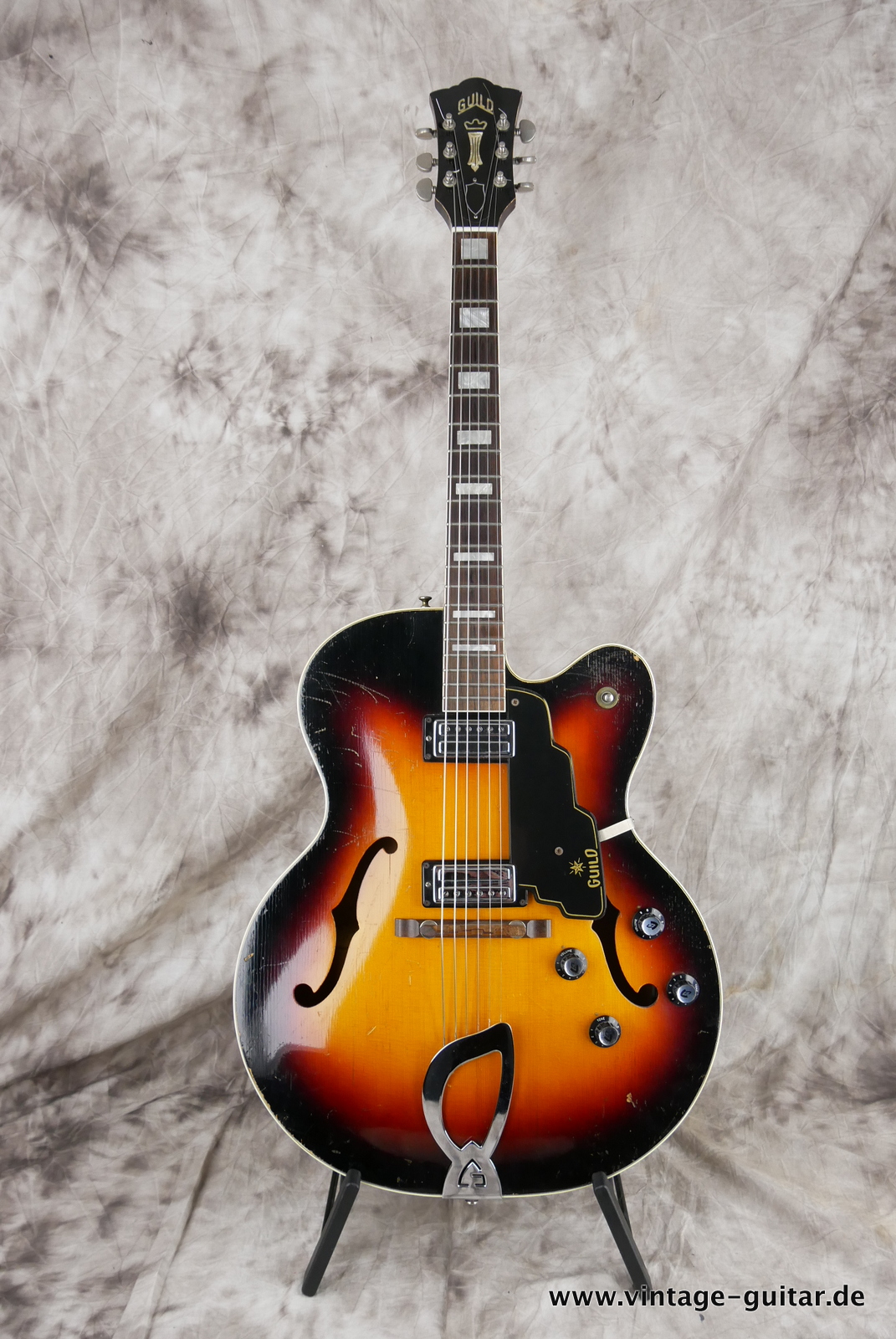 Guild-X-175-1967-sunburst-001.JPG