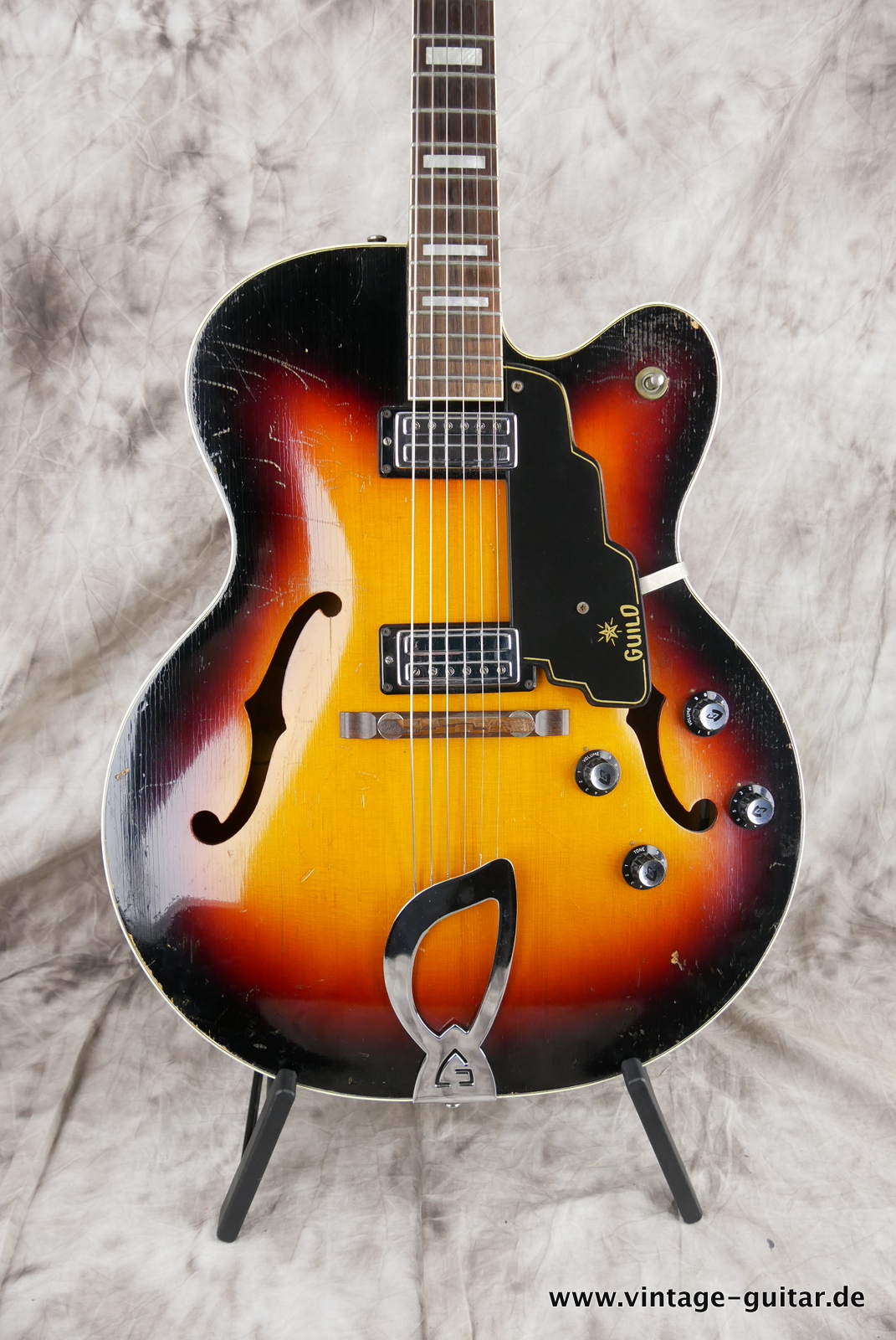 Guild-X-175-1967-sunburst-002.JPG