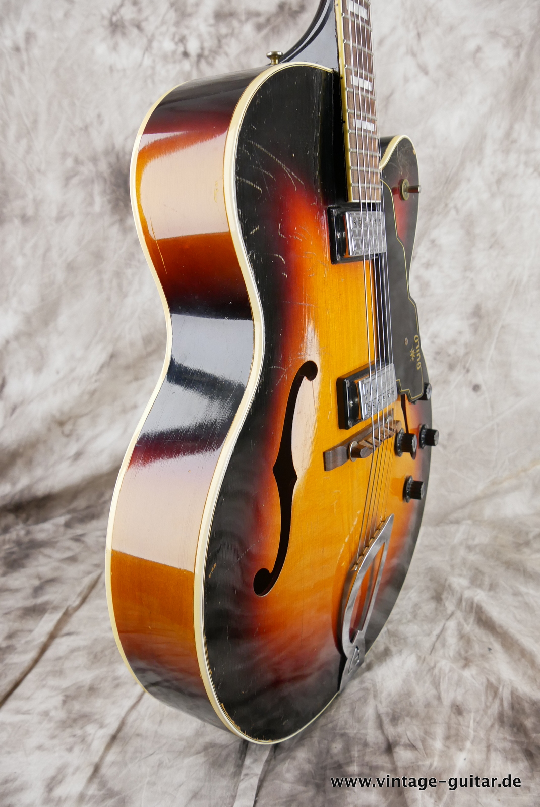 Guild-X-175-1967-sunburst-005.JPG