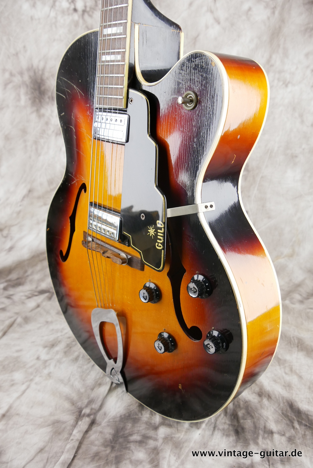 Guild-X-175-1967-sunburst-006.JPG