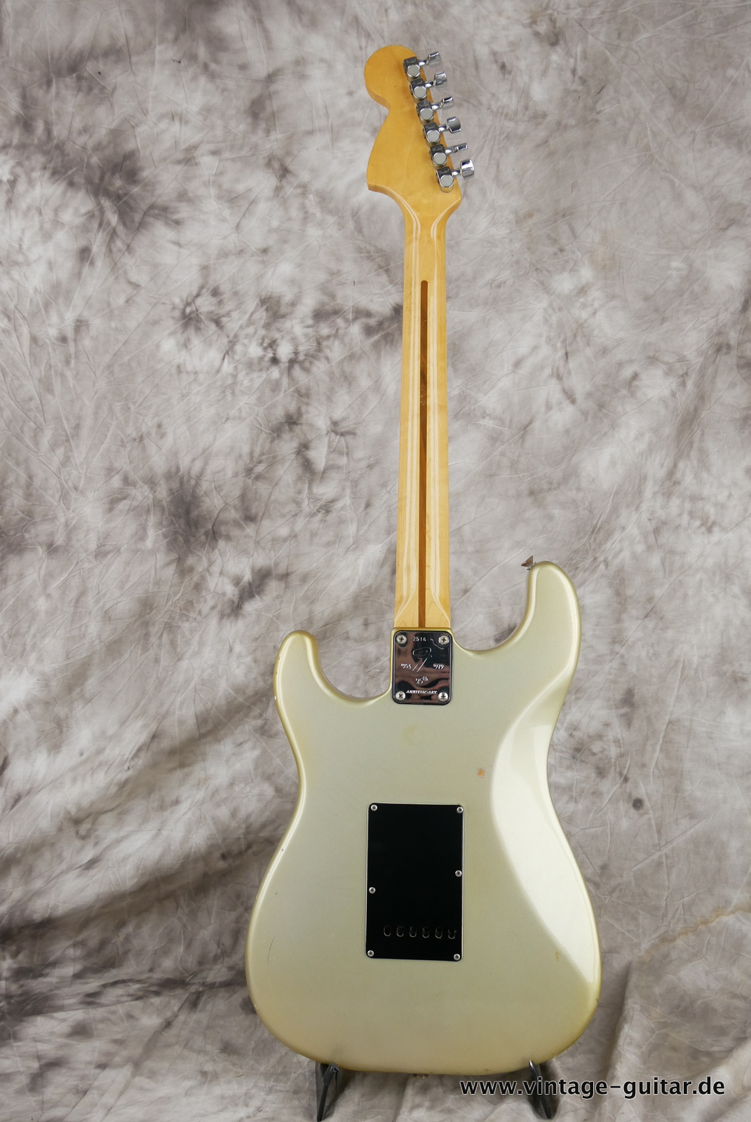 Fender-Stratocaster-25th-Anniversary-Inca-Silver-1979-003.JPG