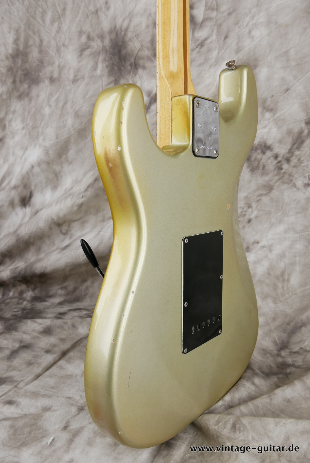 Fender-Stratocaster-25th-Anniversary-Inca-Silver-1979-007.JPG