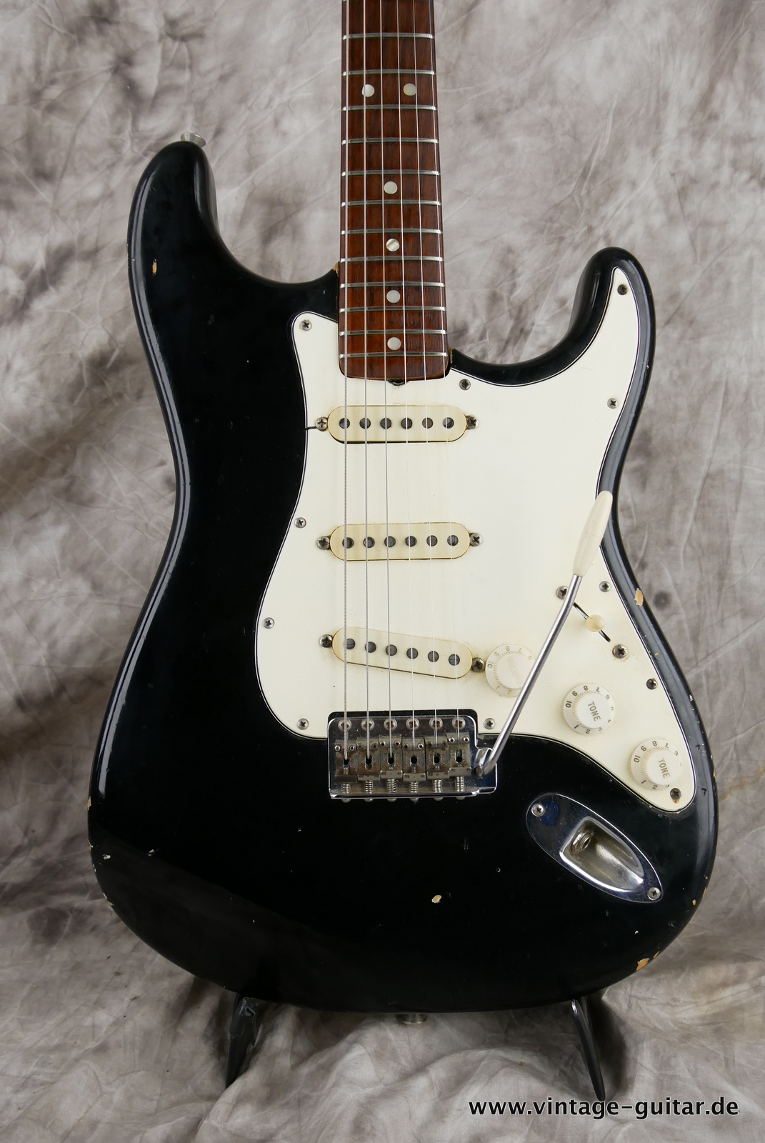 img/vintage/5144/Fender-stratocaster-1969-black-002.JPG