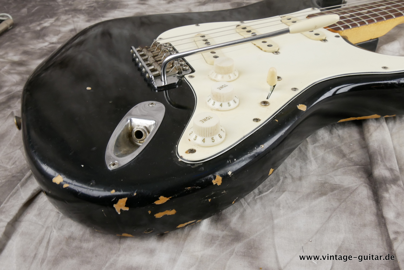 img/vintage/5144/Fender-stratocaster-1969-black-019.JPG