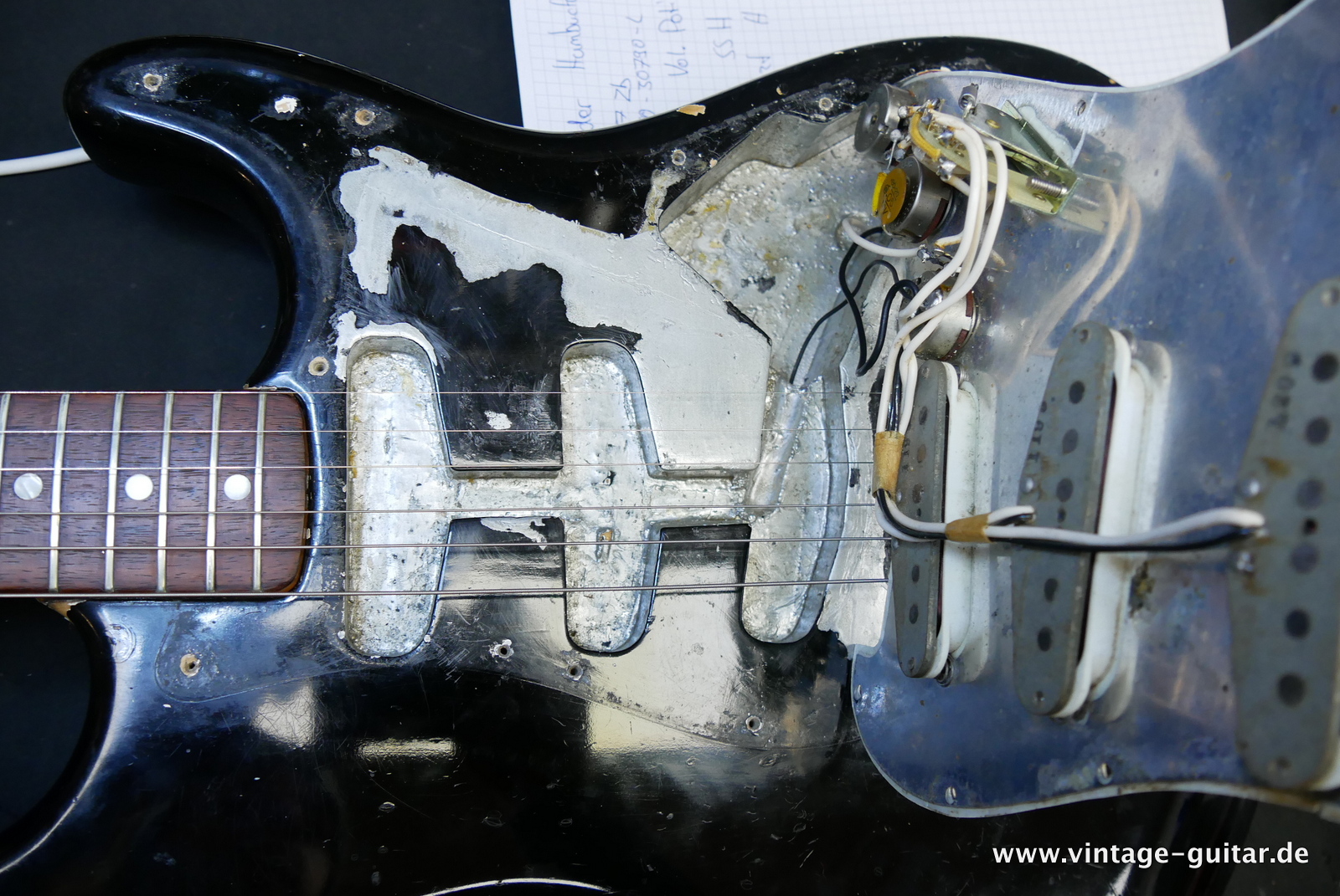 img/vintage/5144/Fender-stratocaster-1969-black-027.JPG
