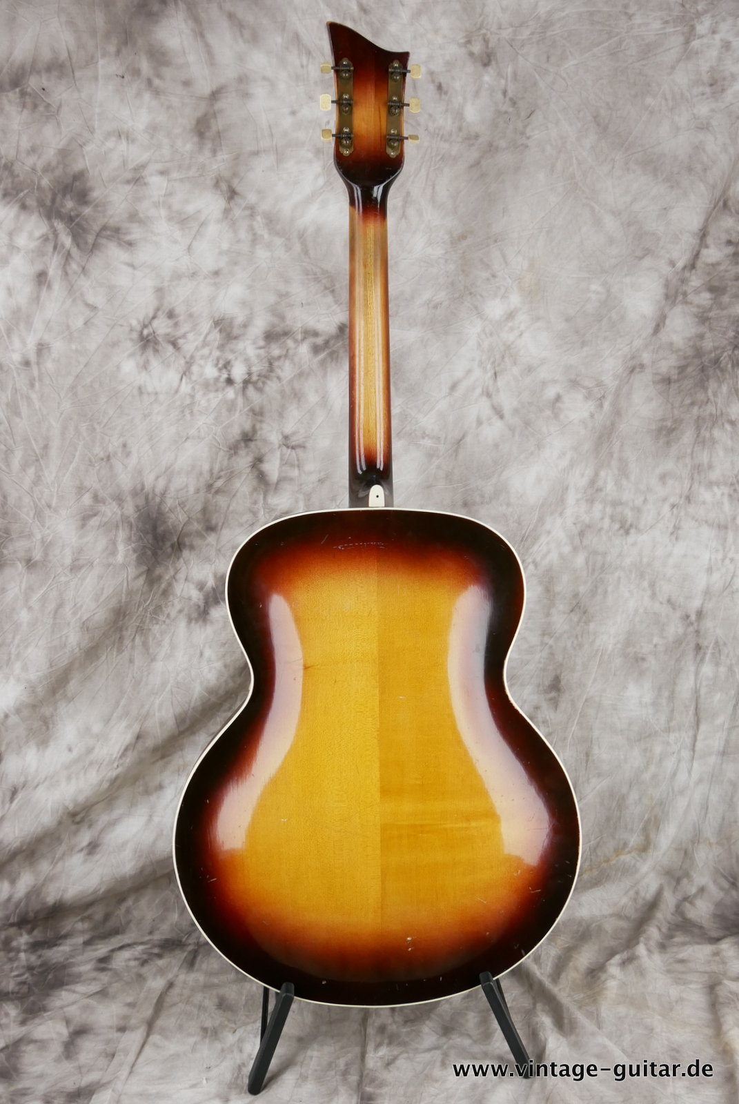 hoyer-17-inch-archtop-half-circle-hoyer-family-1950-sunburst-003.JPG