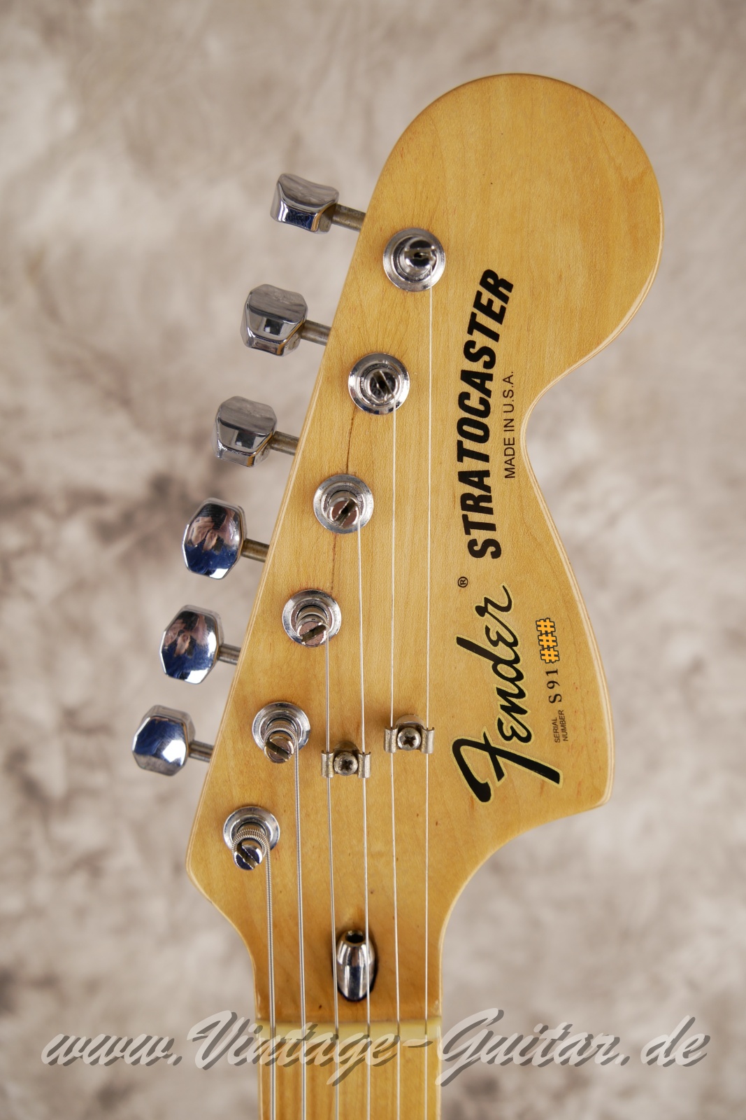 img/vintage/5149/Fender_Stratocaster_USA_maui_blue_1978-003.JPG