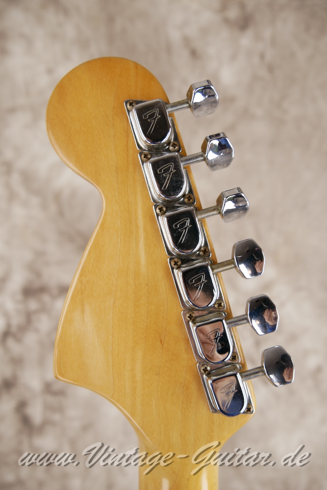 img/vintage/5149/Fender_Stratocaster_USA_maui_blue_1978-004.jpg
