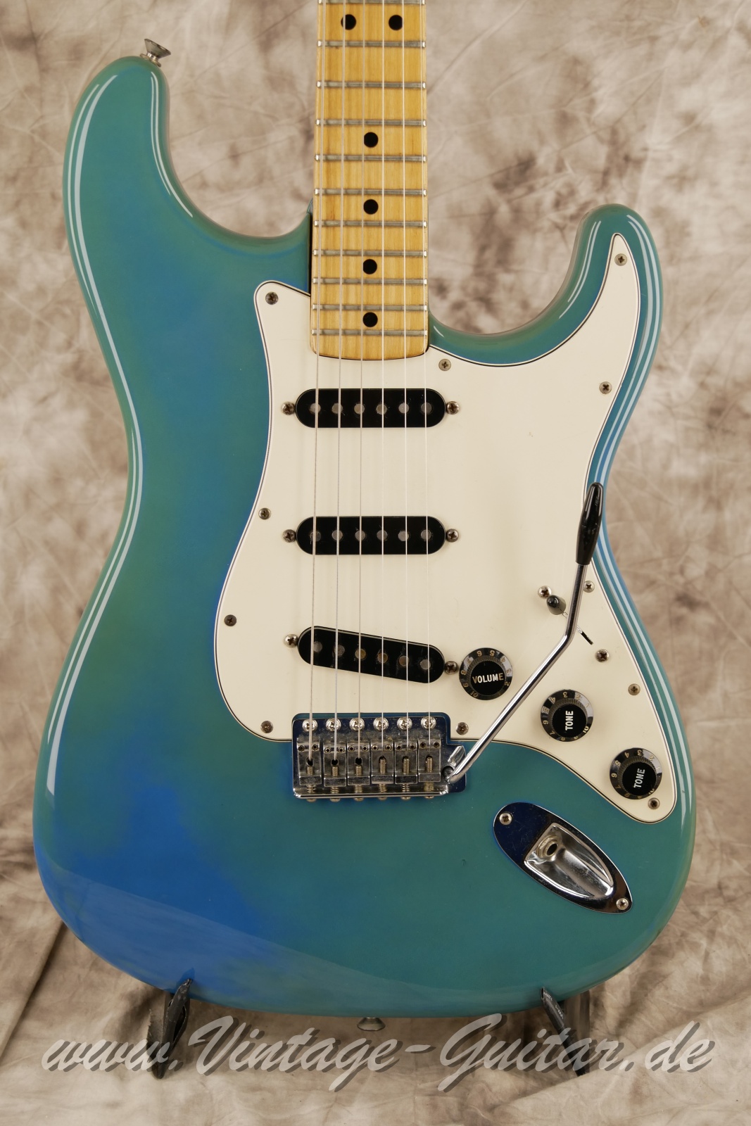 img/vintage/5149/Fender_Stratocaster_USA_maui_blue_1978-007.jpg