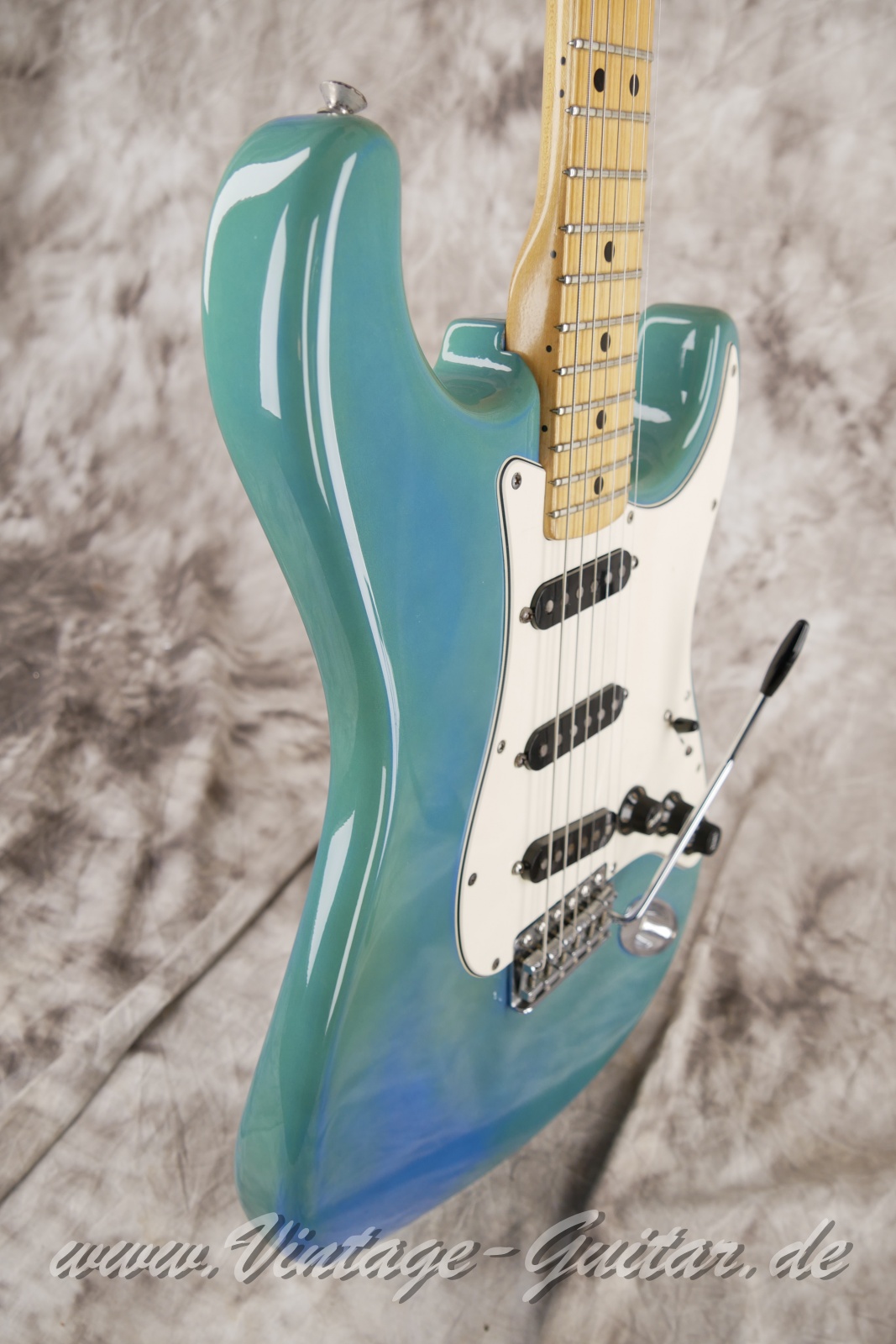 img/vintage/5149/Fender_Stratocaster_USA_maui_blue_1978-009.jpg