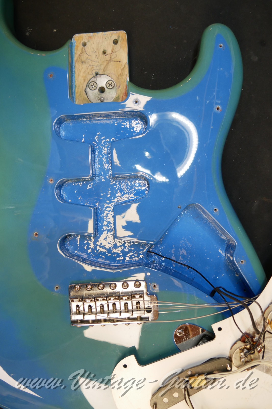 img/vintage/5149/Fender_Stratocaster_USA_maui_blue_1978-014.JPG