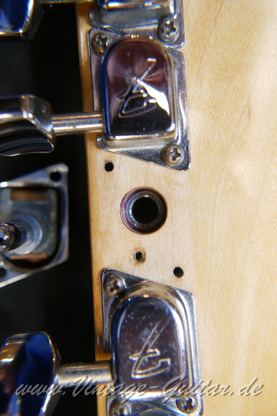 img/vintage/5149/Fender_Stratocaster_USA_maui_blue_1978-030.JPG