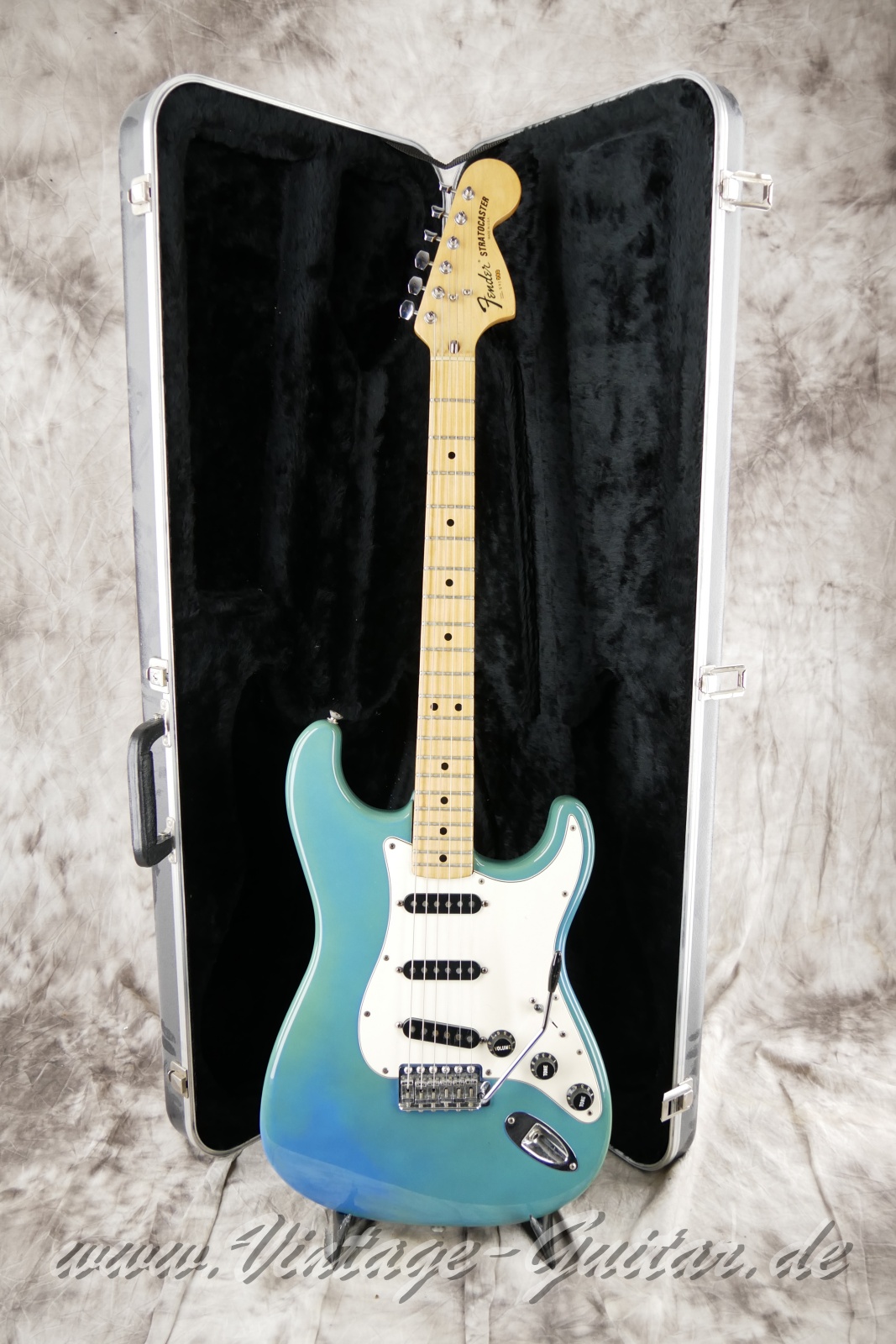 img/vintage/5149/Fender_Stratocaster_USA_maui_blue_1978-031.JPG