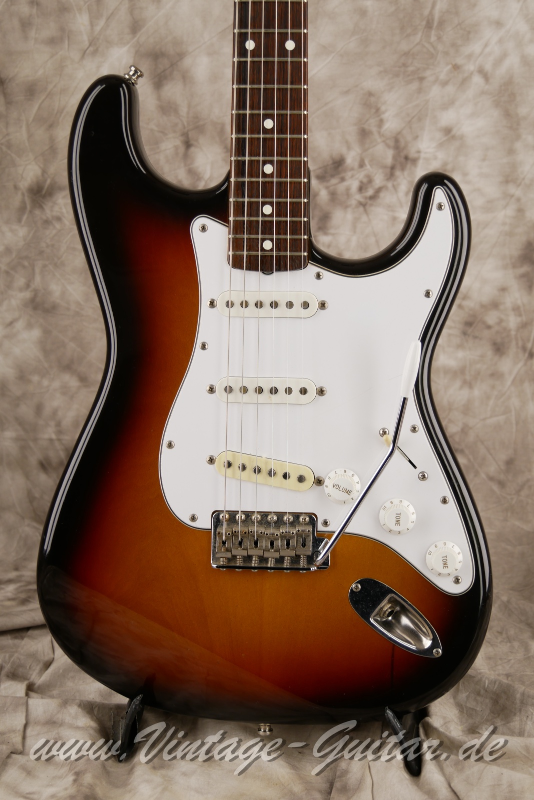 img/vintage/5151/Fender_Squier_Stratocaster_JV_Japan_sunburst_1983-002.jpg