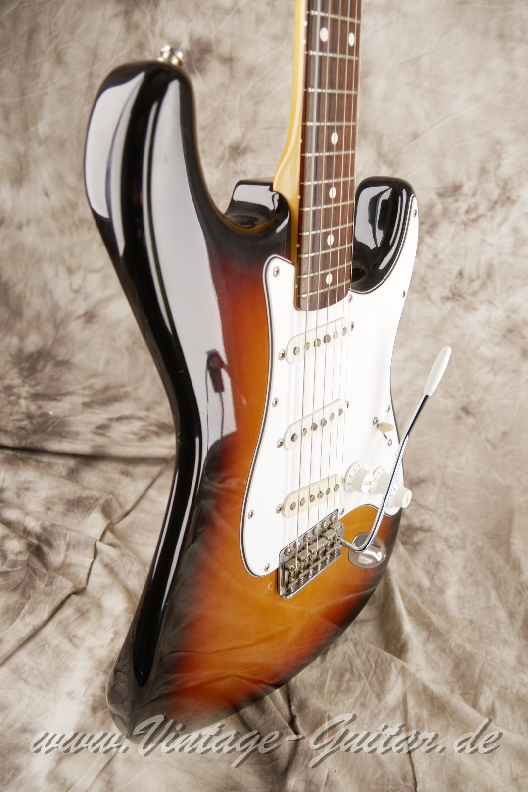 img/vintage/5151/Fender_Squier_Stratocaster_JV_Japan_sunburst_1983-009.jpg