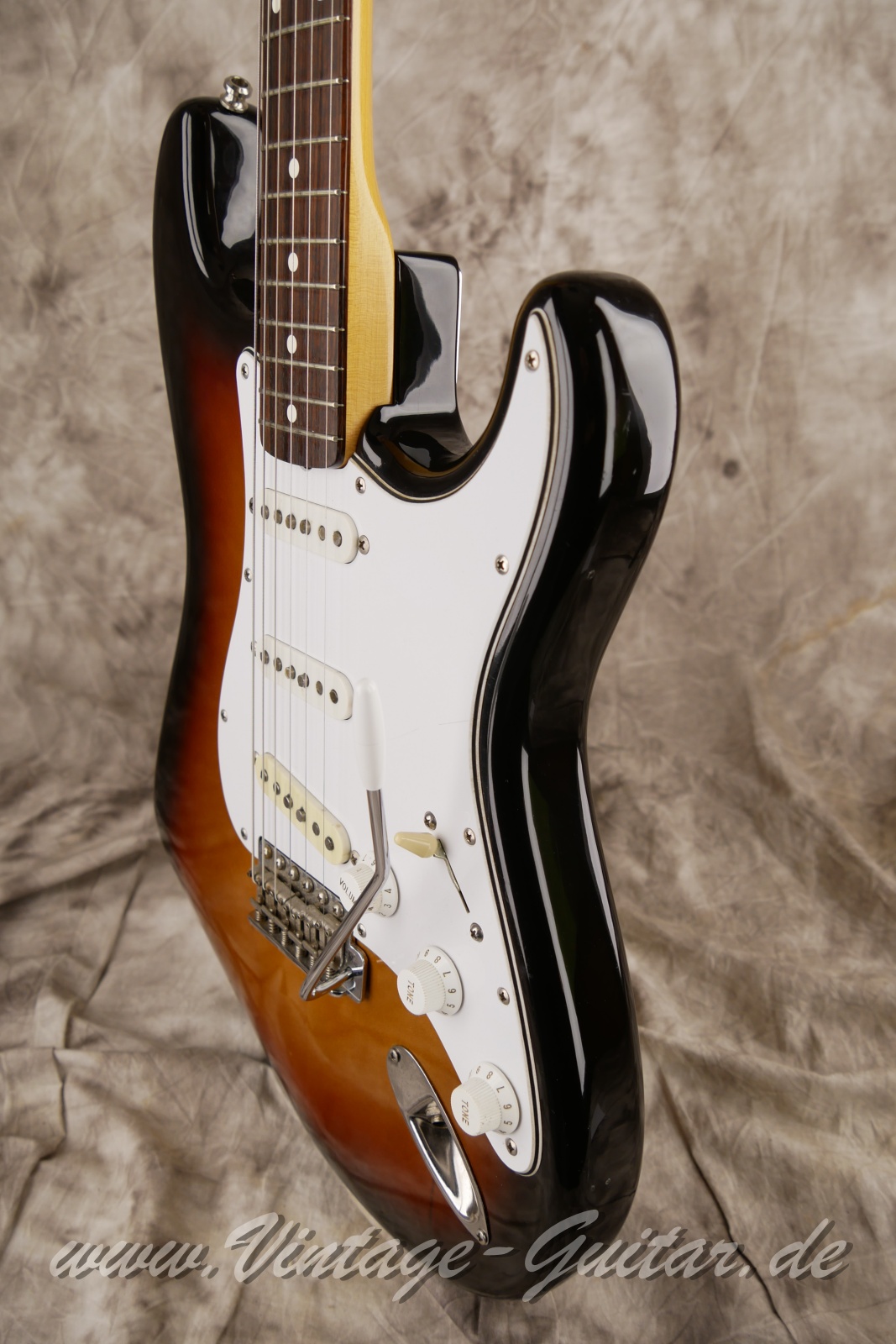 img/vintage/5151/Fender_Squier_Stratocaster_JV_Japan_sunburst_1983-010.jpg