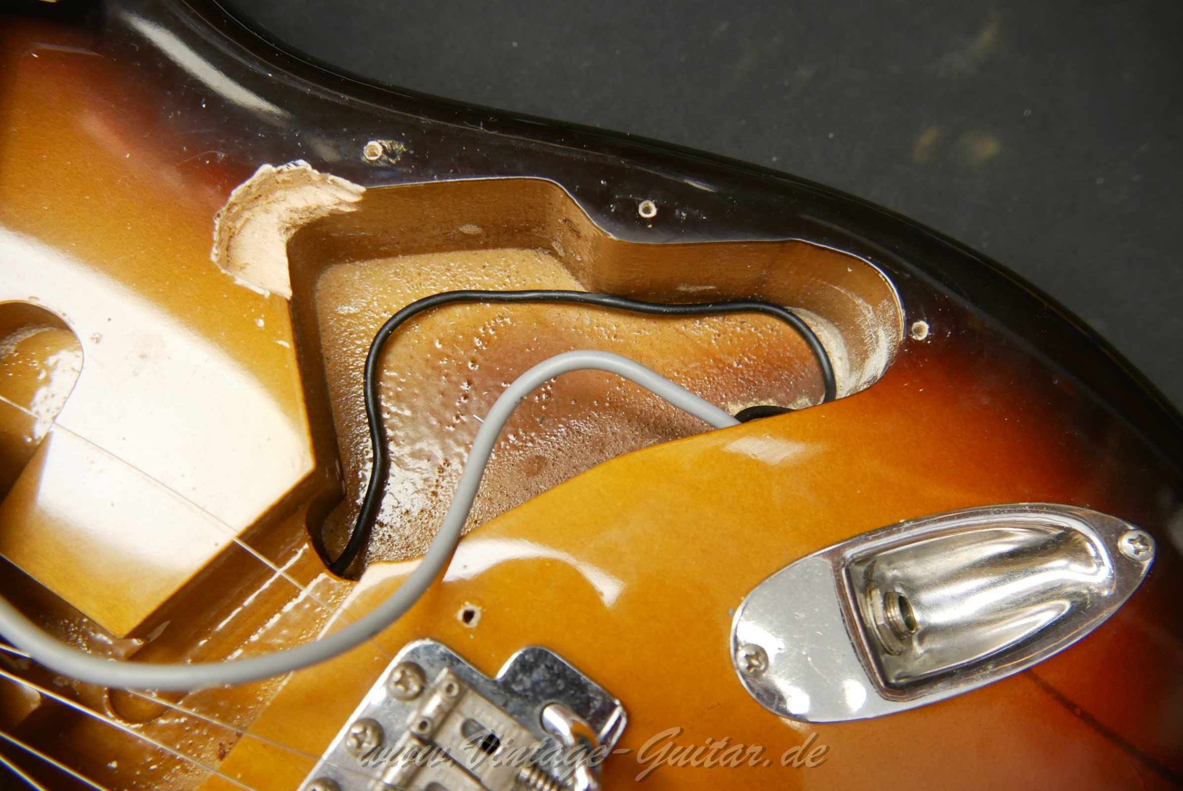 img/vintage/5151/Fender_Squier_Stratocaster_JV_Japan_sunburst_1983-15.jpg