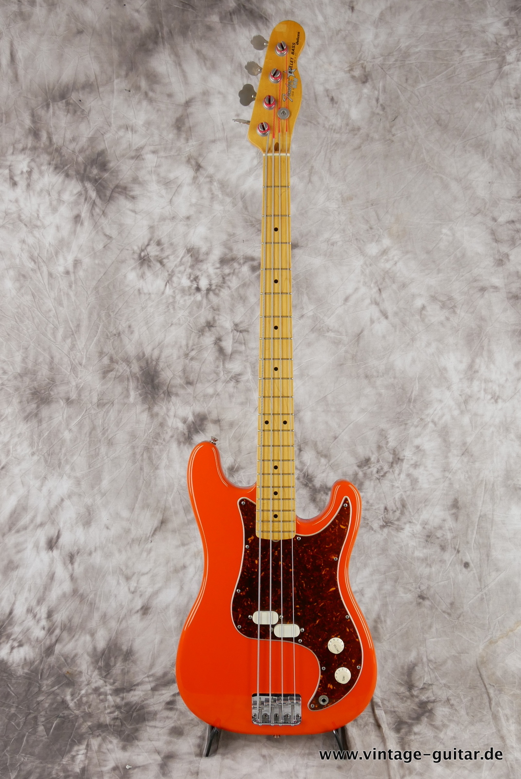 img/vintage/5155/Fender_Bullet_Bass_deluxe_fiesta_red_1982-001.JPG