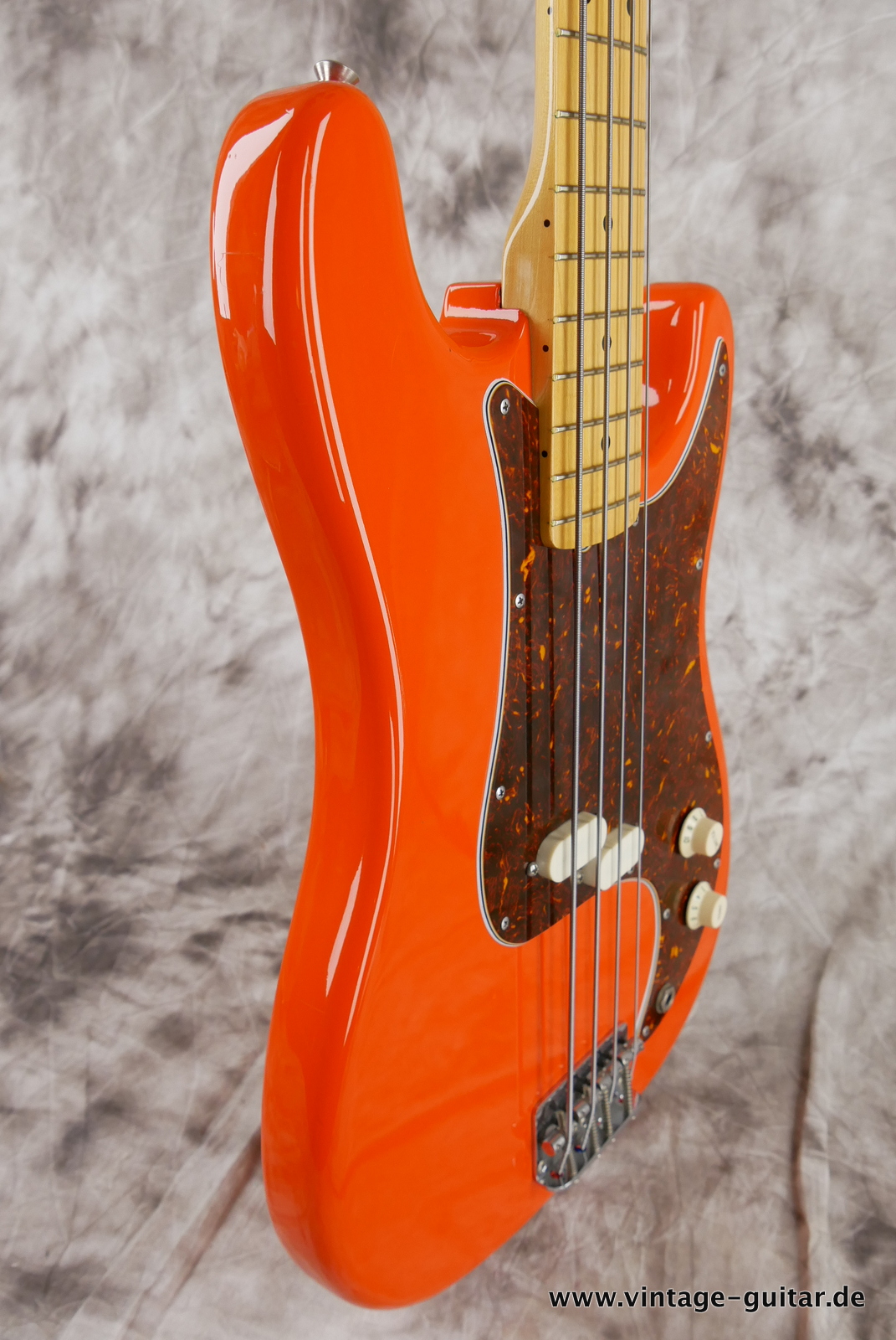 img/vintage/5155/Fender_Bullet_Bass_deluxe_fiesta_red_1982-005.JPG