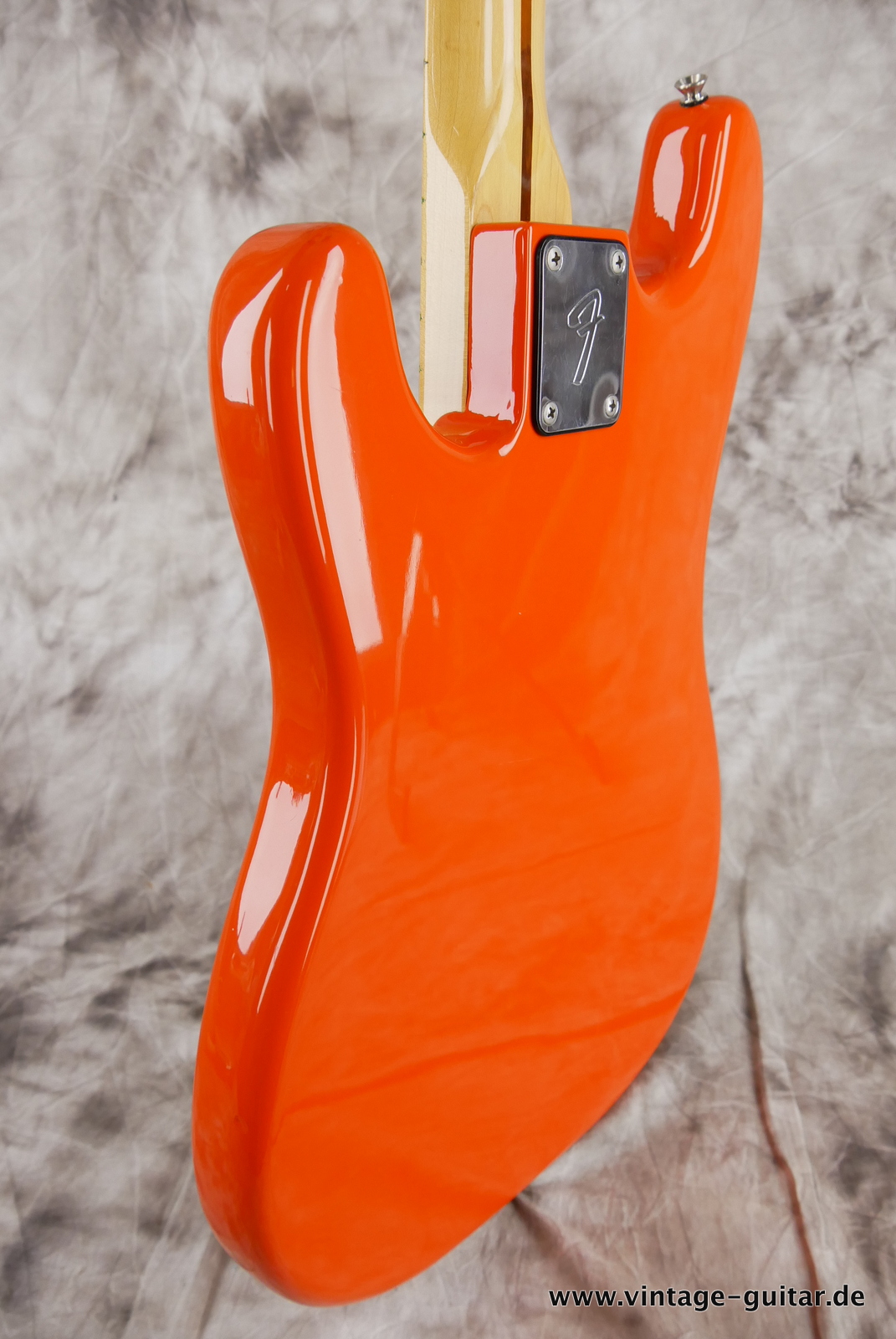 Fender_Bullet_Bass_deluxe_fiesta_red_1982-007.JPG