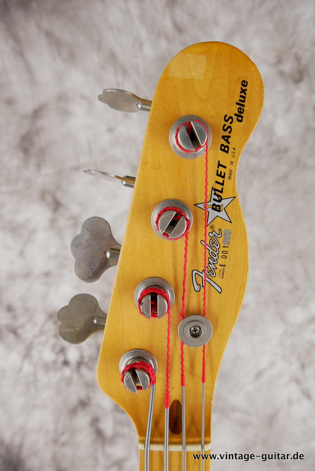 img/vintage/5155/Fender_Bullet_Bass_deluxe_fiesta_red_1982-009.JPG