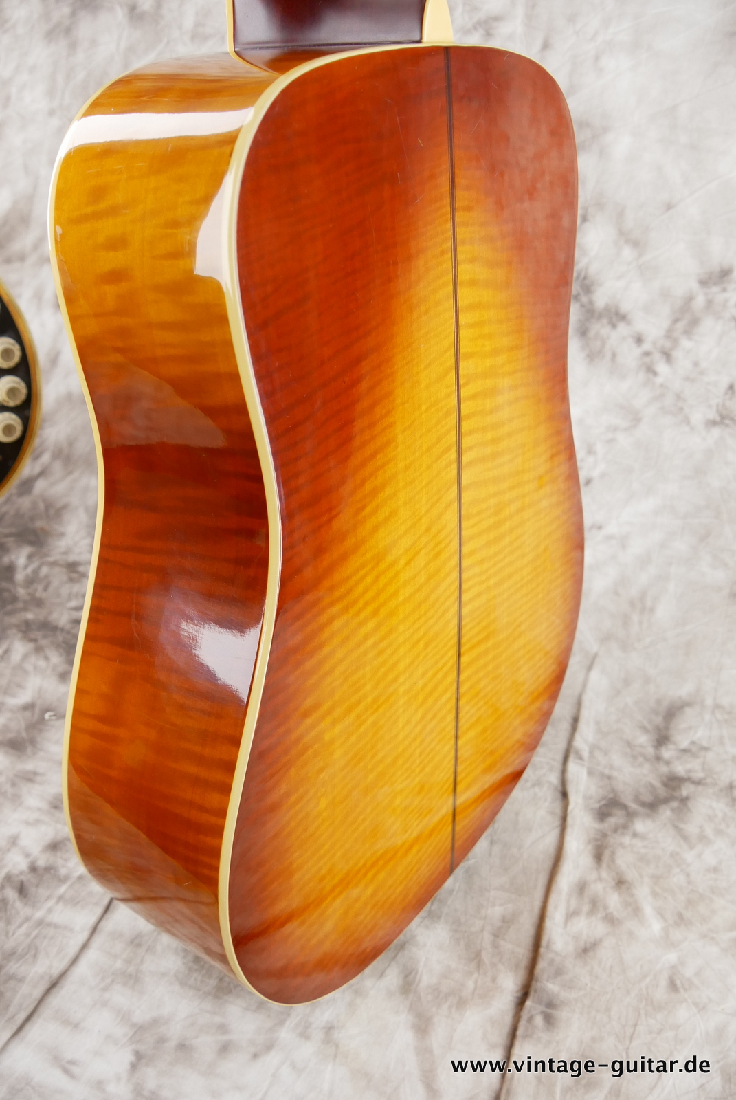 img/vintage/5157/Fender_Malibu_sunburst_Korea_1990-007.JPG