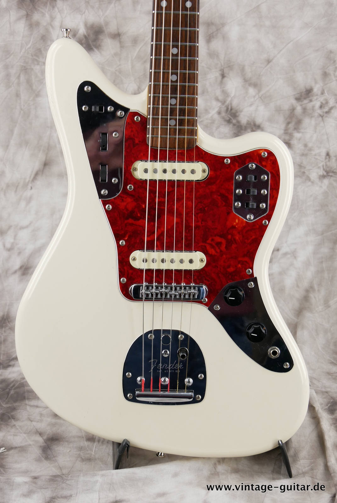 Fender_Jaguar_JG_66_Japan_olympic_white_2010-003.JPG