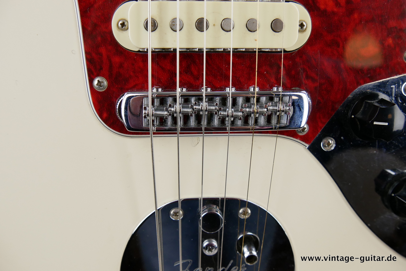 Fender_Jaguar_JG_66_Japan_olympic_white_2010-013.JPG