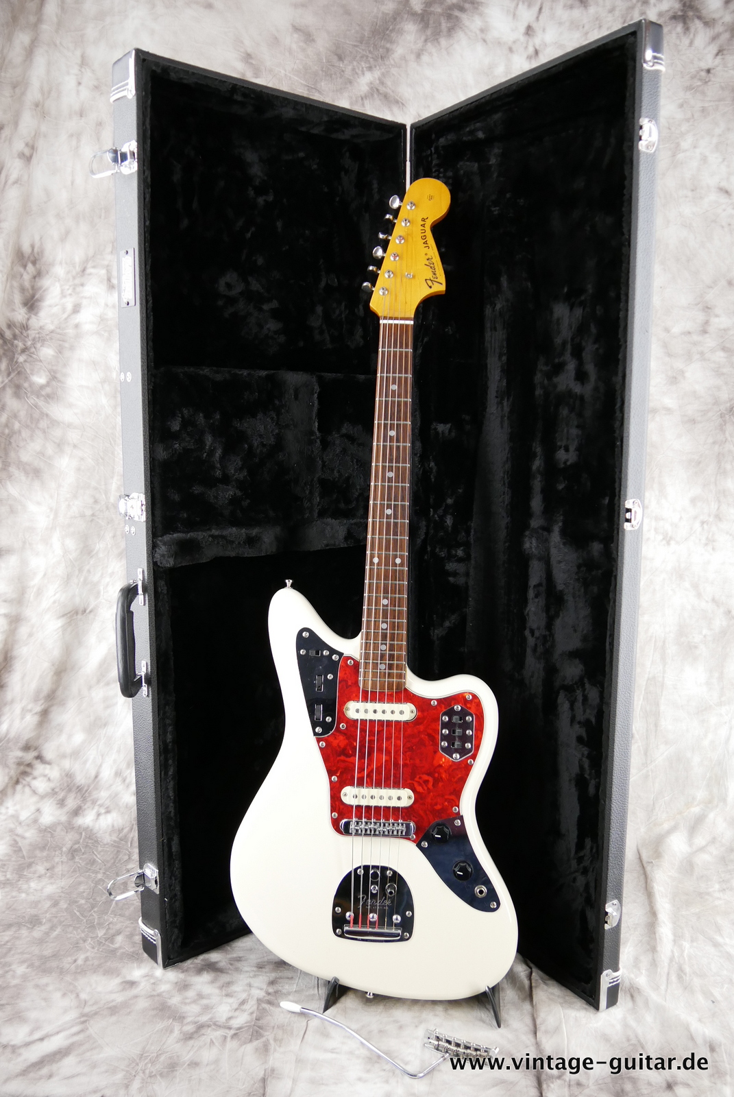 img/vintage/5159/Fender_Jaguar_JG_66_Japan_olympic_white_2010-019.JPG