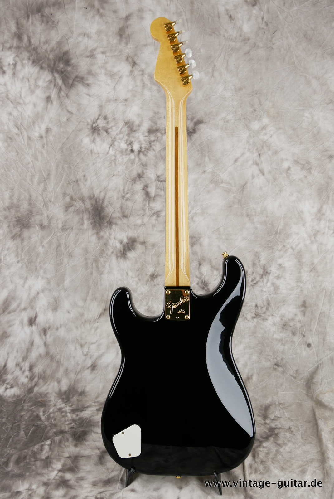 img/vintage/5166/Fender_Stratocaster_elite_USA_black_1983-002.JPG