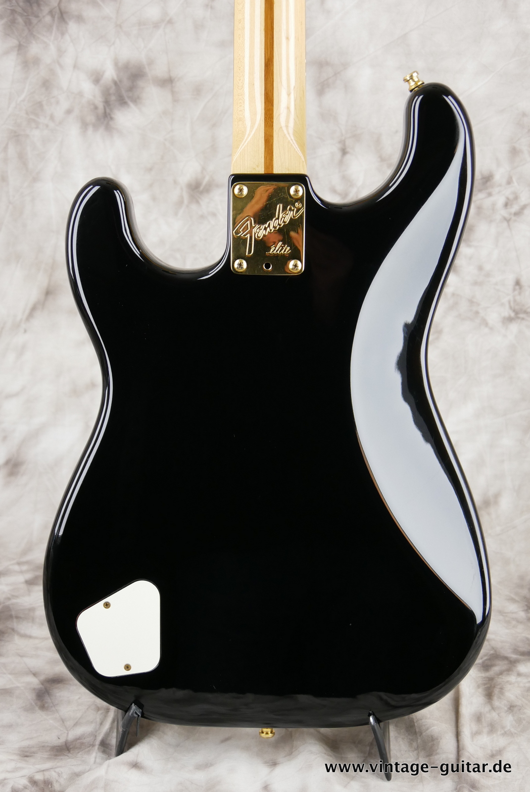 img/vintage/5166/Fender_Stratocaster_elite_USA_black_1983-004.JPG