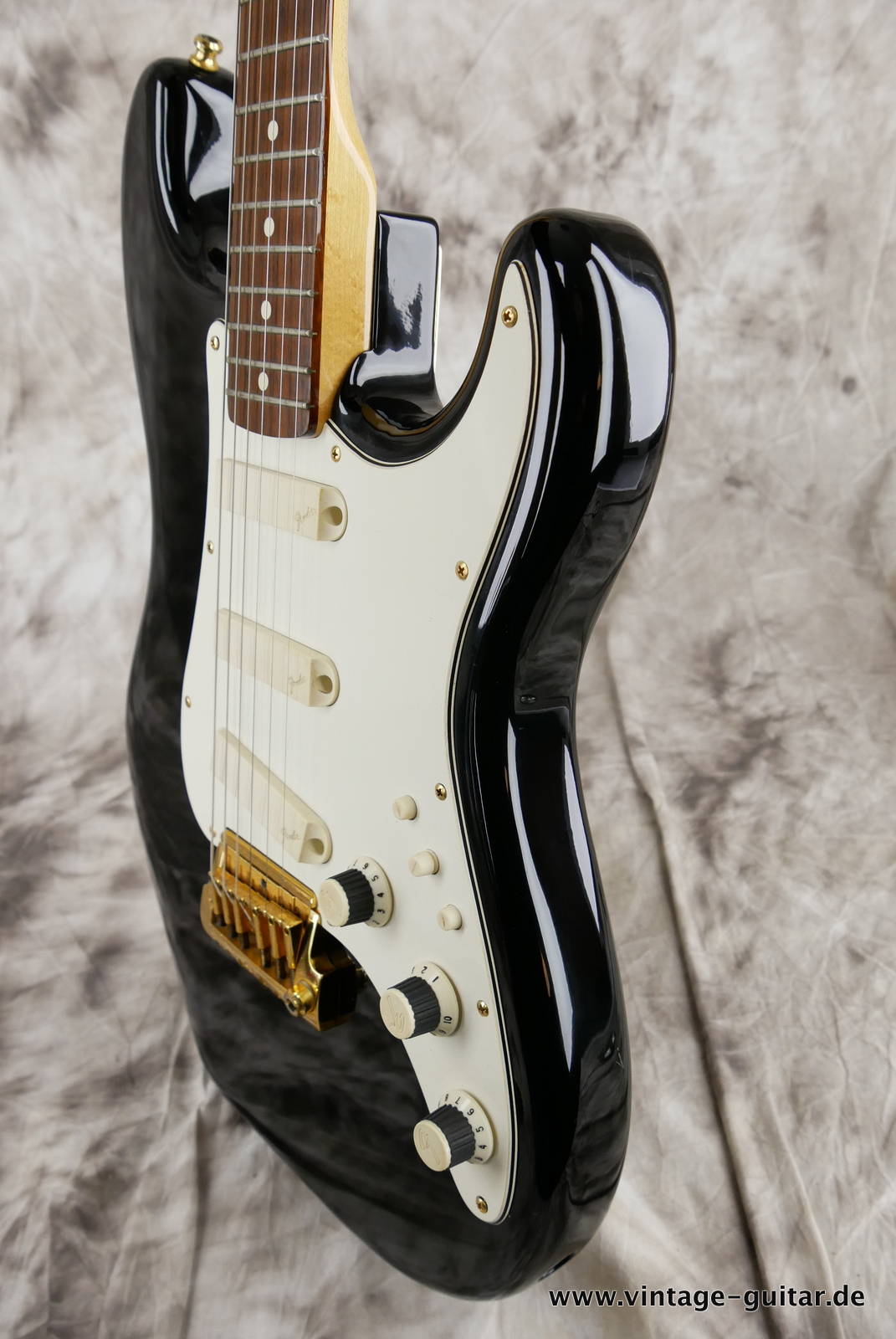 img/vintage/5166/Fender_Stratocaster_elite_USA_black_1983-006.JPG