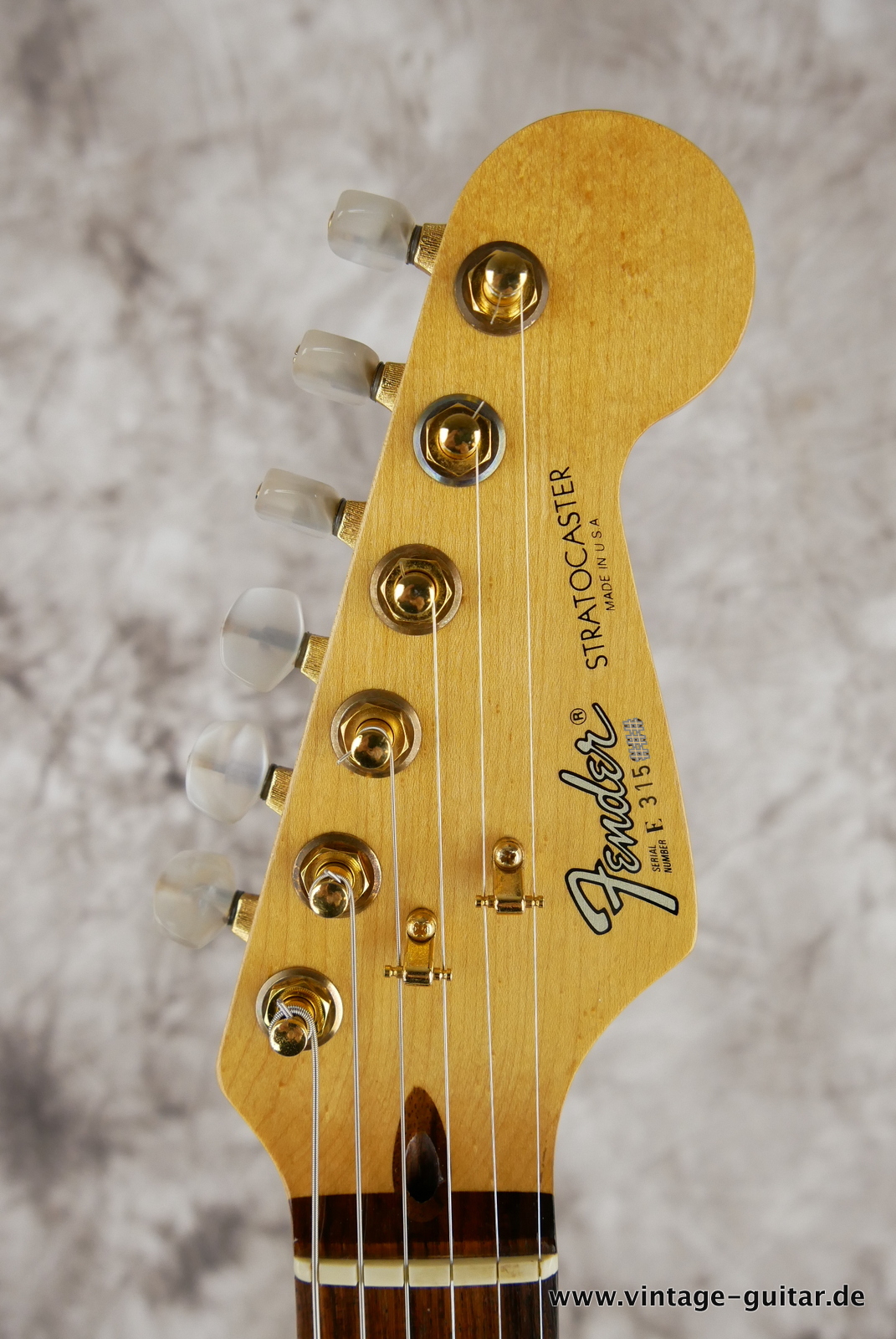 img/vintage/5166/Fender_Stratocaster_elite_USA_black_1983-009.JPG