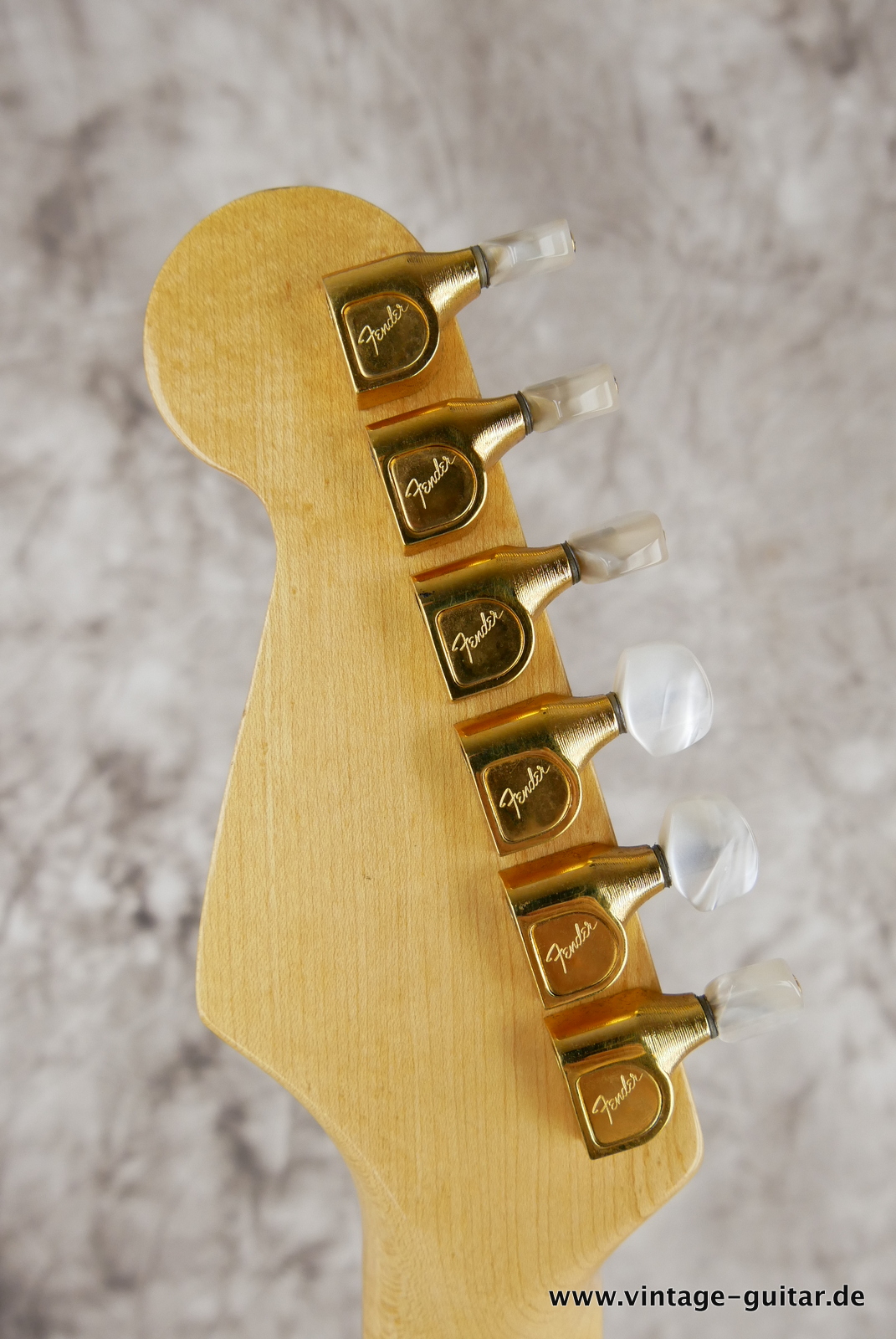 img/vintage/5166/Fender_Stratocaster_elite_USA_black_1983-010.JPG