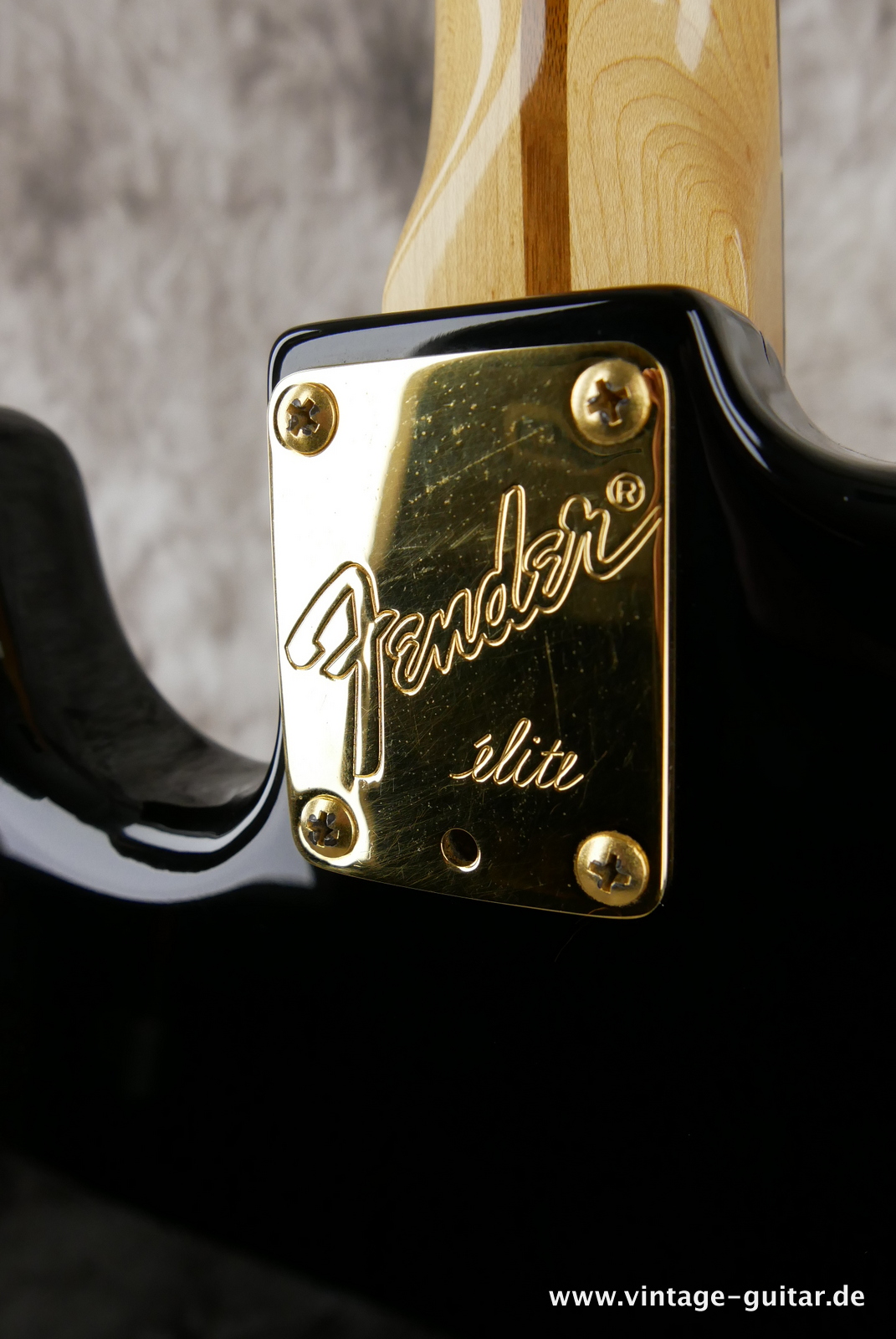 img/vintage/5166/Fender_Stratocaster_elite_USA_black_1983-013.JPG