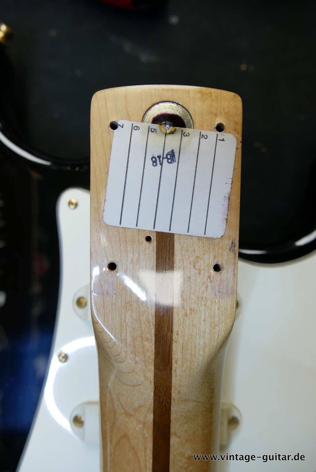 img/vintage/5166/Fender_Stratocaster_elite_USA_black_1983-023.JPG