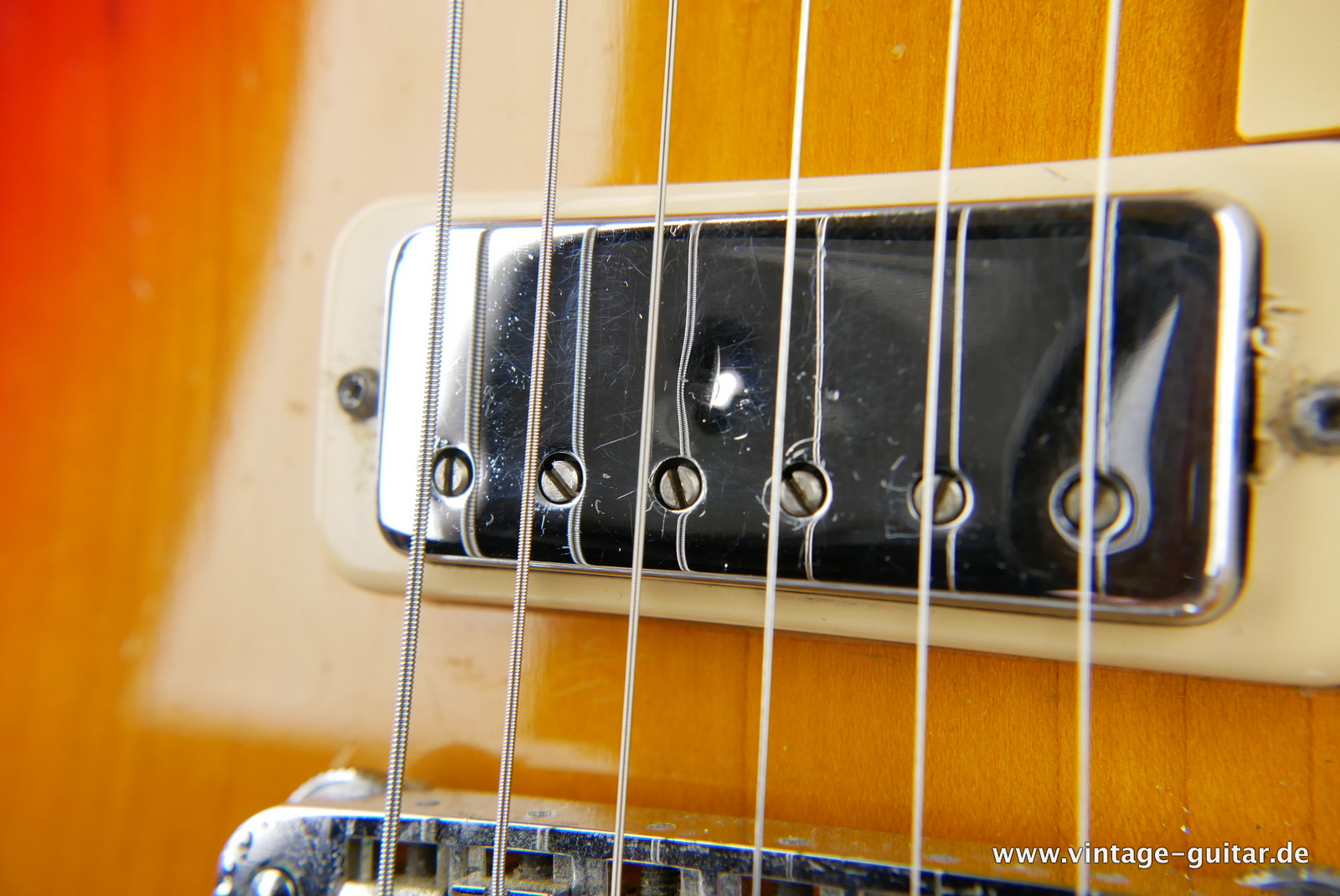 Gibson_Les_Paul_Deluxe_cherry_sunburst_1978-013.JPG