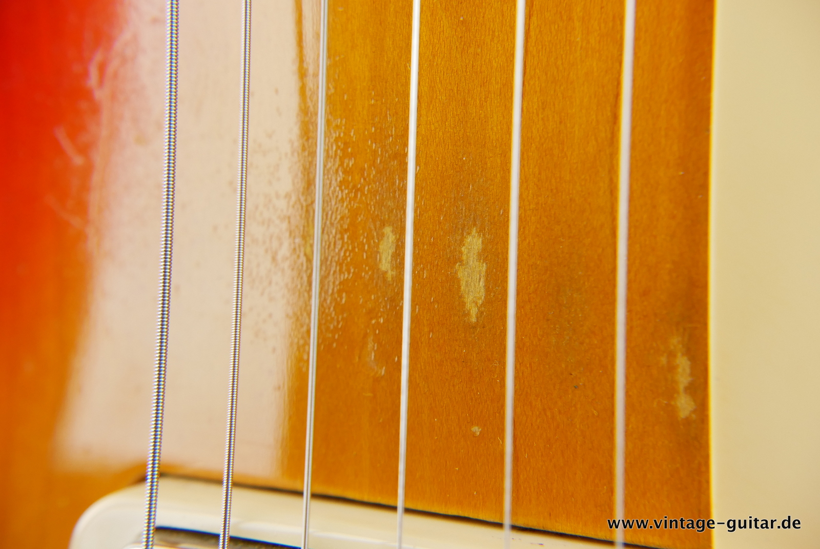 img/vintage/5168/Gibson_Les_Paul_Deluxe_cherry_sunburst_1978-014.JPG