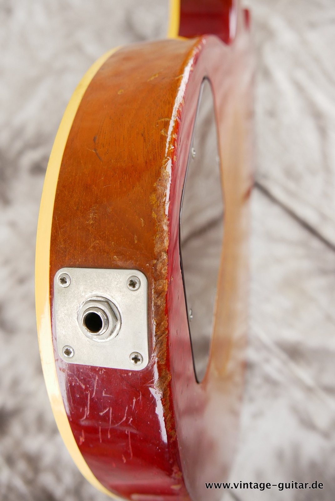 img/vintage/5168/Gibson_Les_Paul_Deluxe_cherry_sunburst_1978-017.JPG