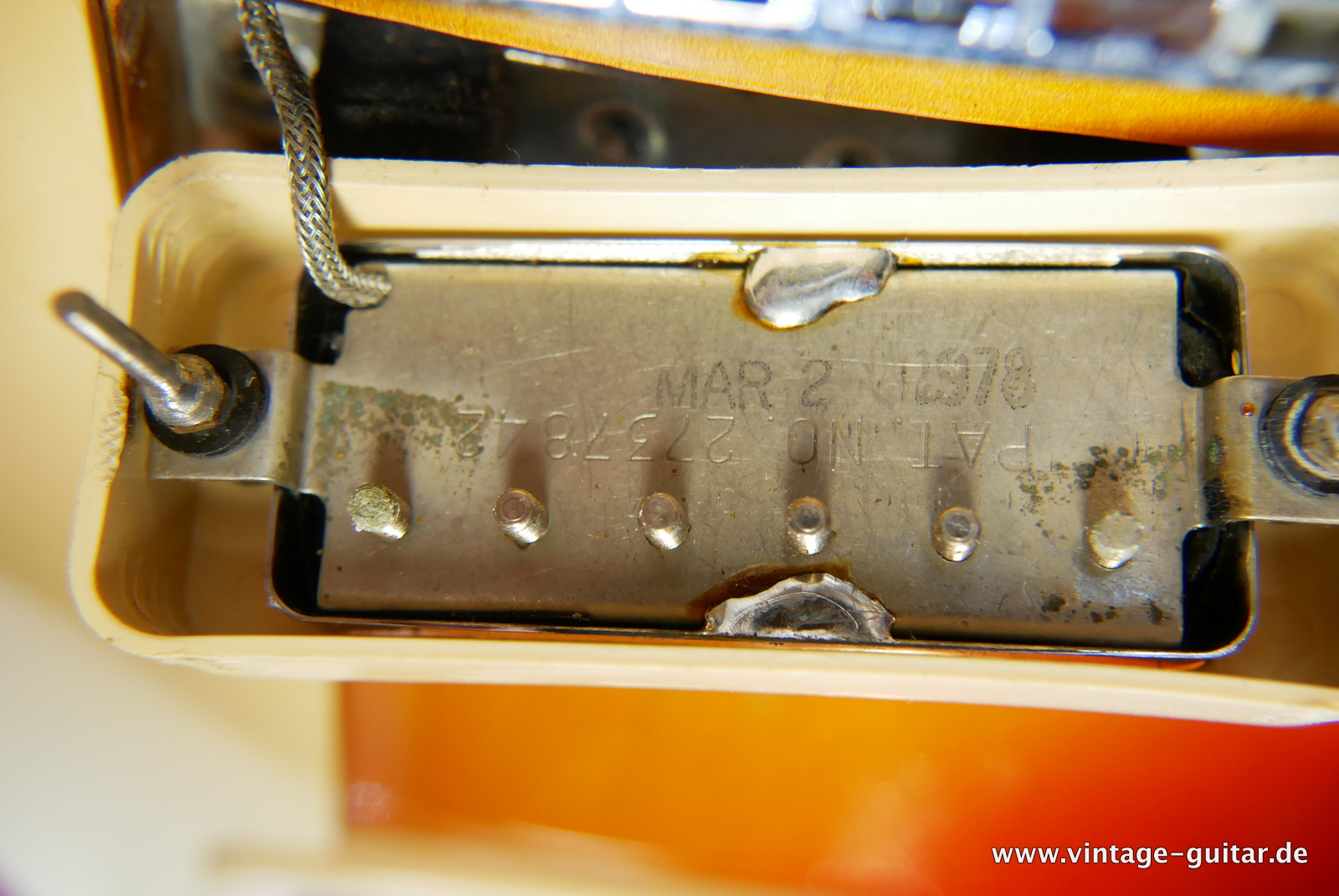 img/vintage/5168/Gibson_Les_Paul_Deluxe_cherry_sunburst_1978-022.JPG
