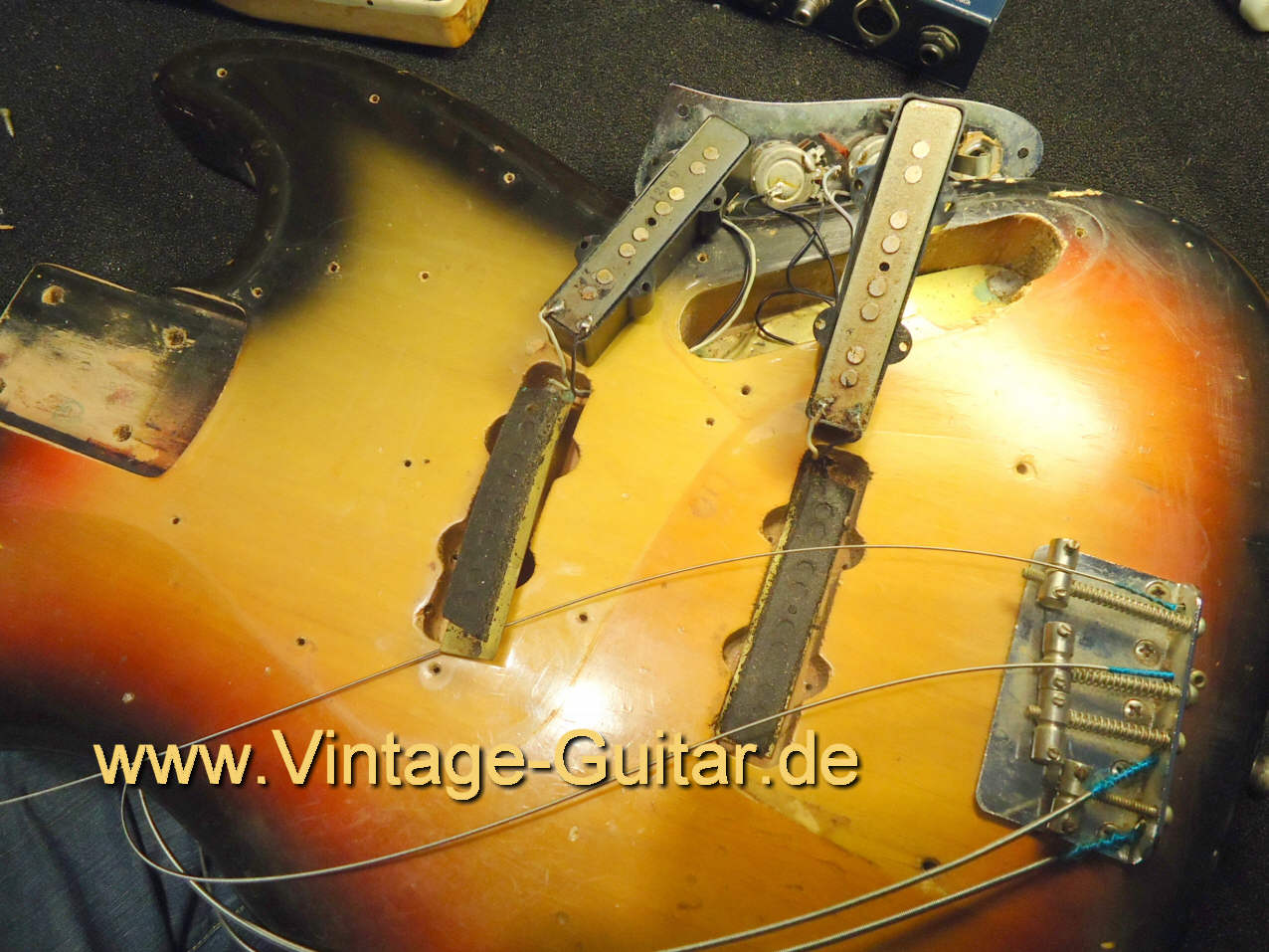 Fender-Jazz-Bass-1970-a8.jpg