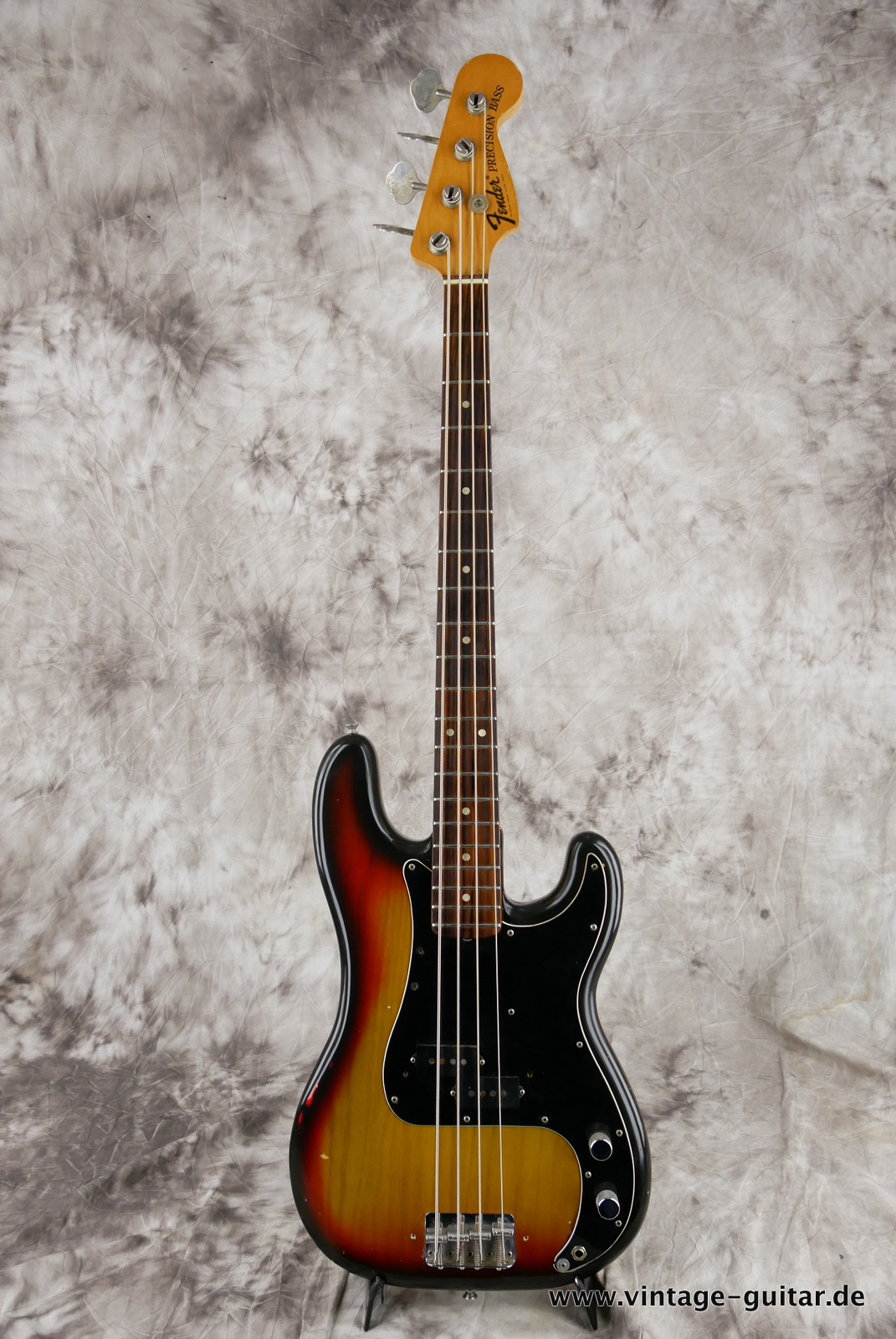 Fender_Precision_Bass_sunburst_1975-001.JPG