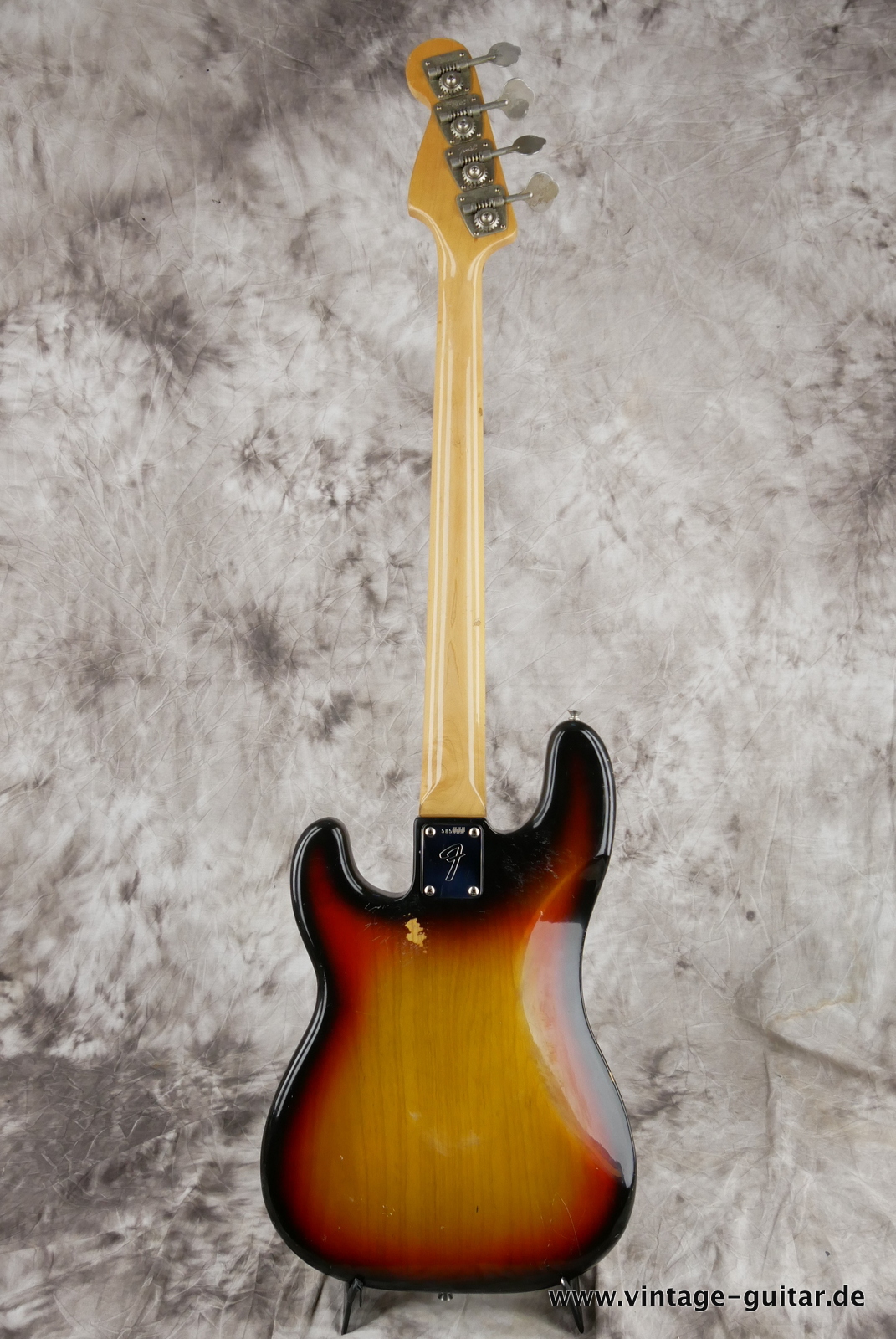 Fender_Precision_Bass_sunburst_1975-002.JPG